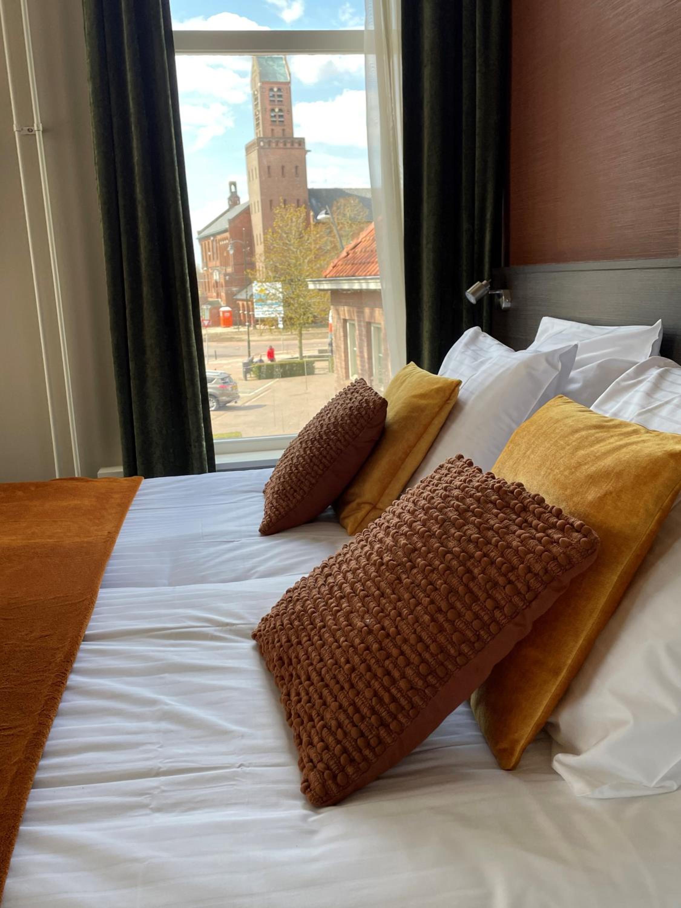 Deluxe Double or Twin Room - Photo 6