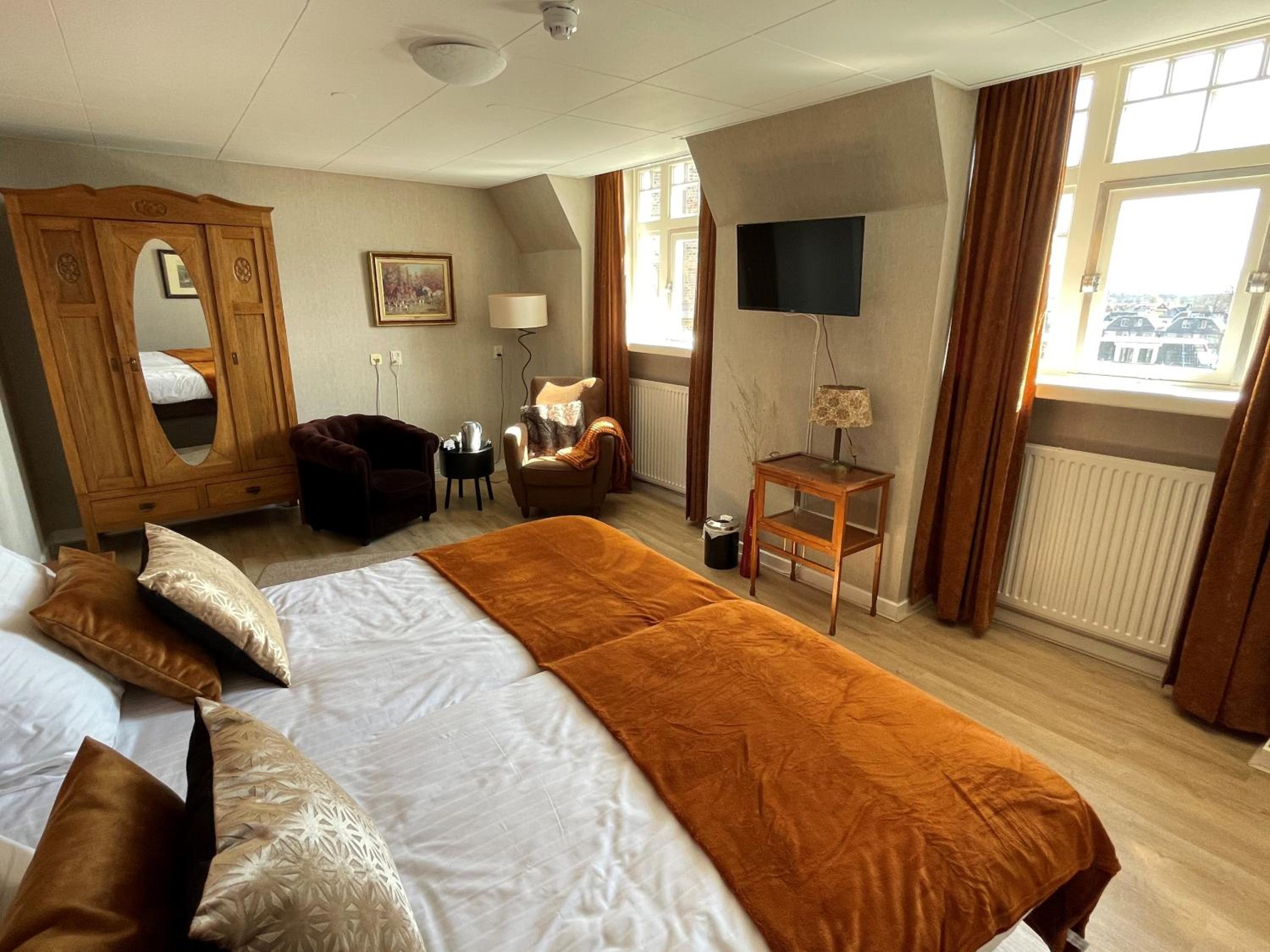 Deluxe Double or Twin Room - Photo 7