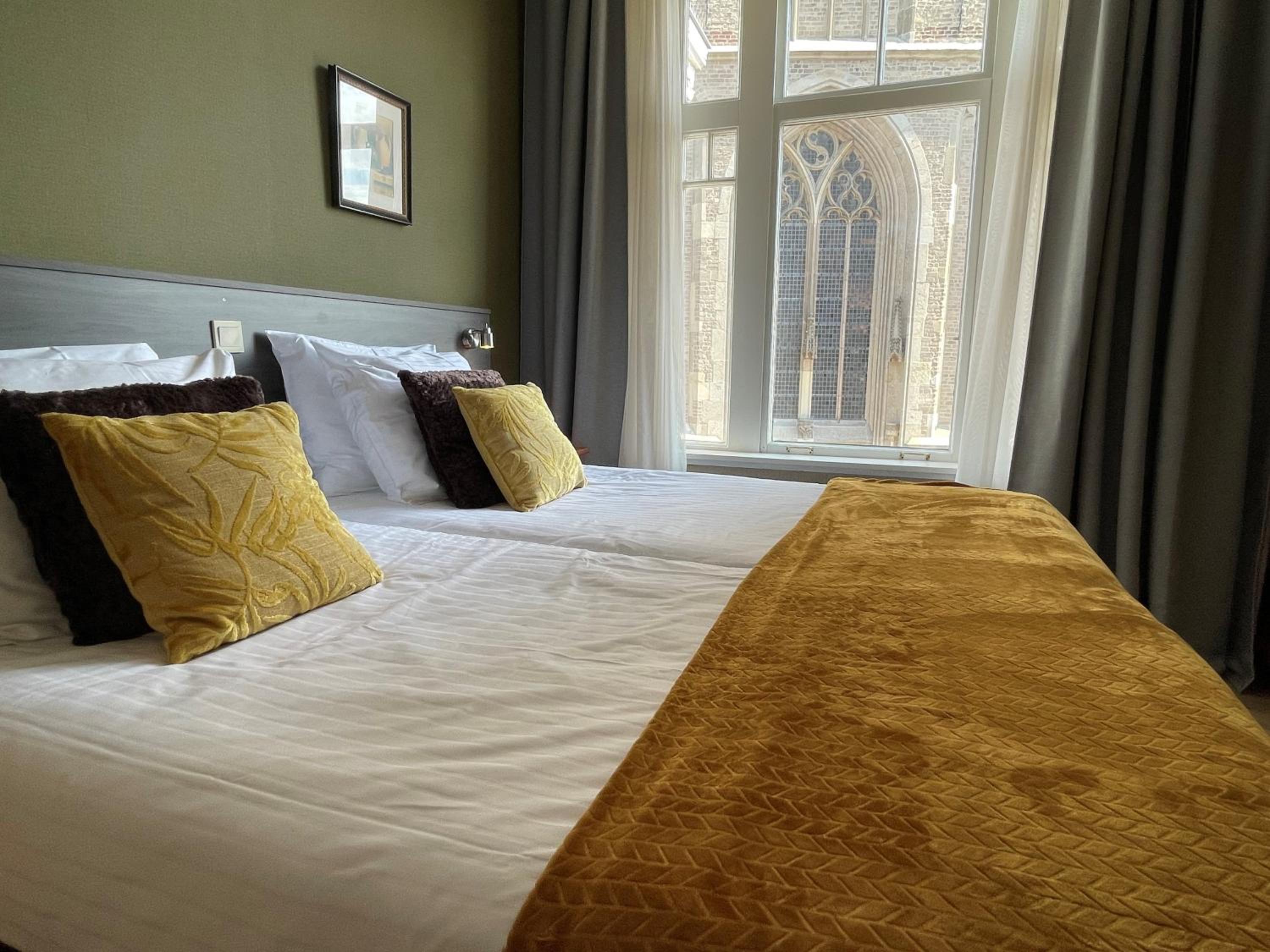 Double or Twin Room - Photo 6