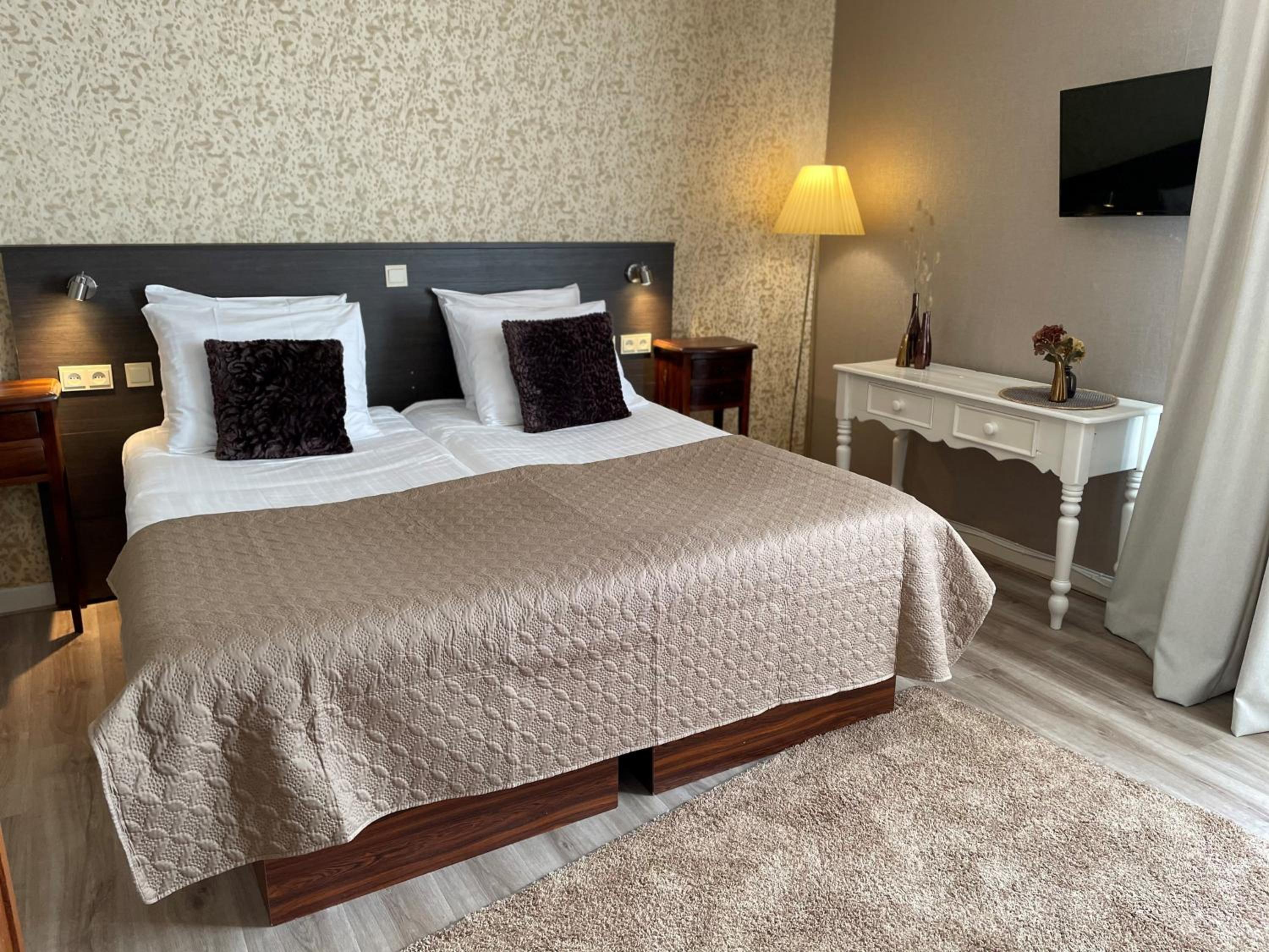 Double or Twin Room - Photo 2