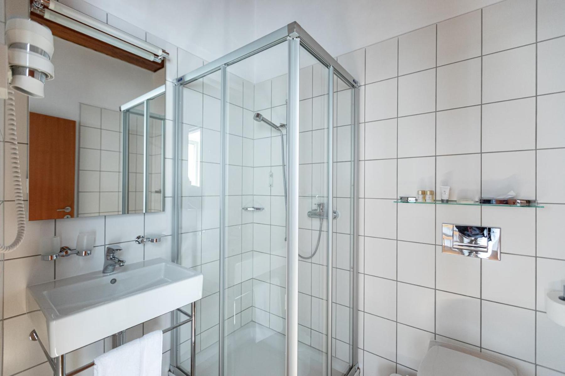 Double Room with Private Bathroom - Photo 4