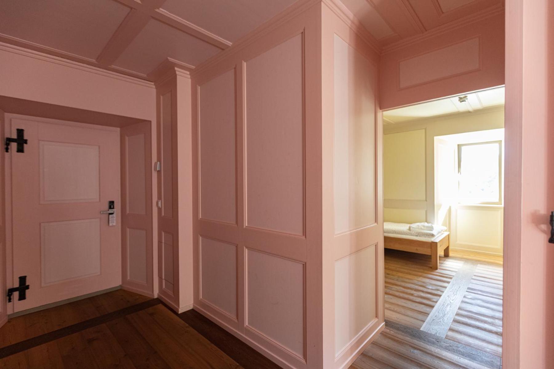 Family Room with Private Bathroom - Photo 2