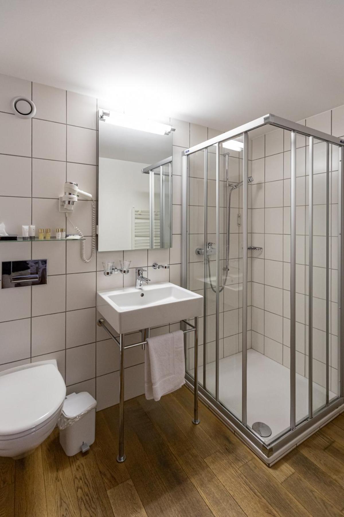 Double Room with Private Bathroom - Photo 1