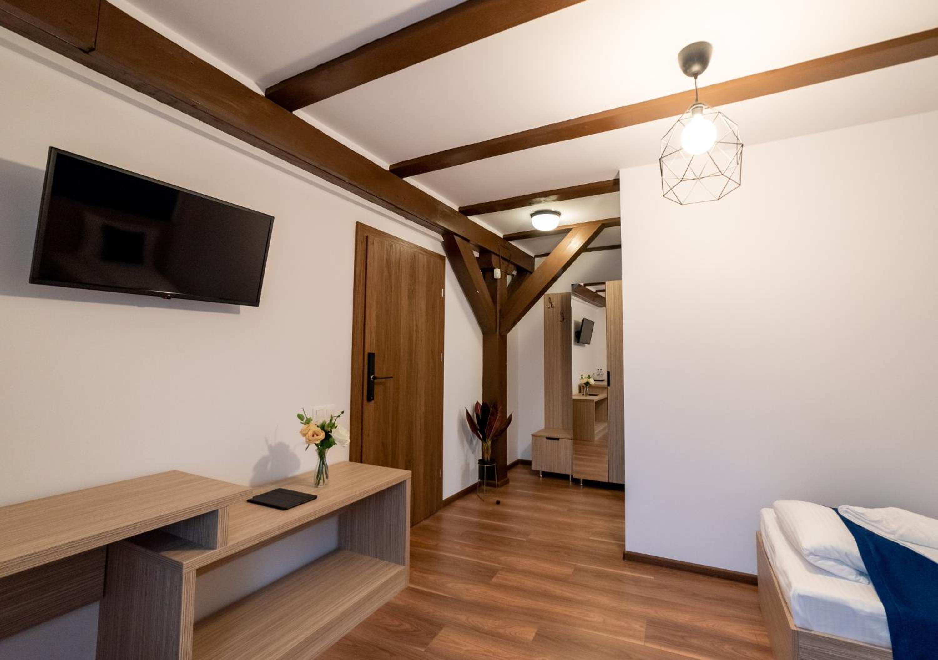 Deluxe Double or Twin Room - Photo 6
