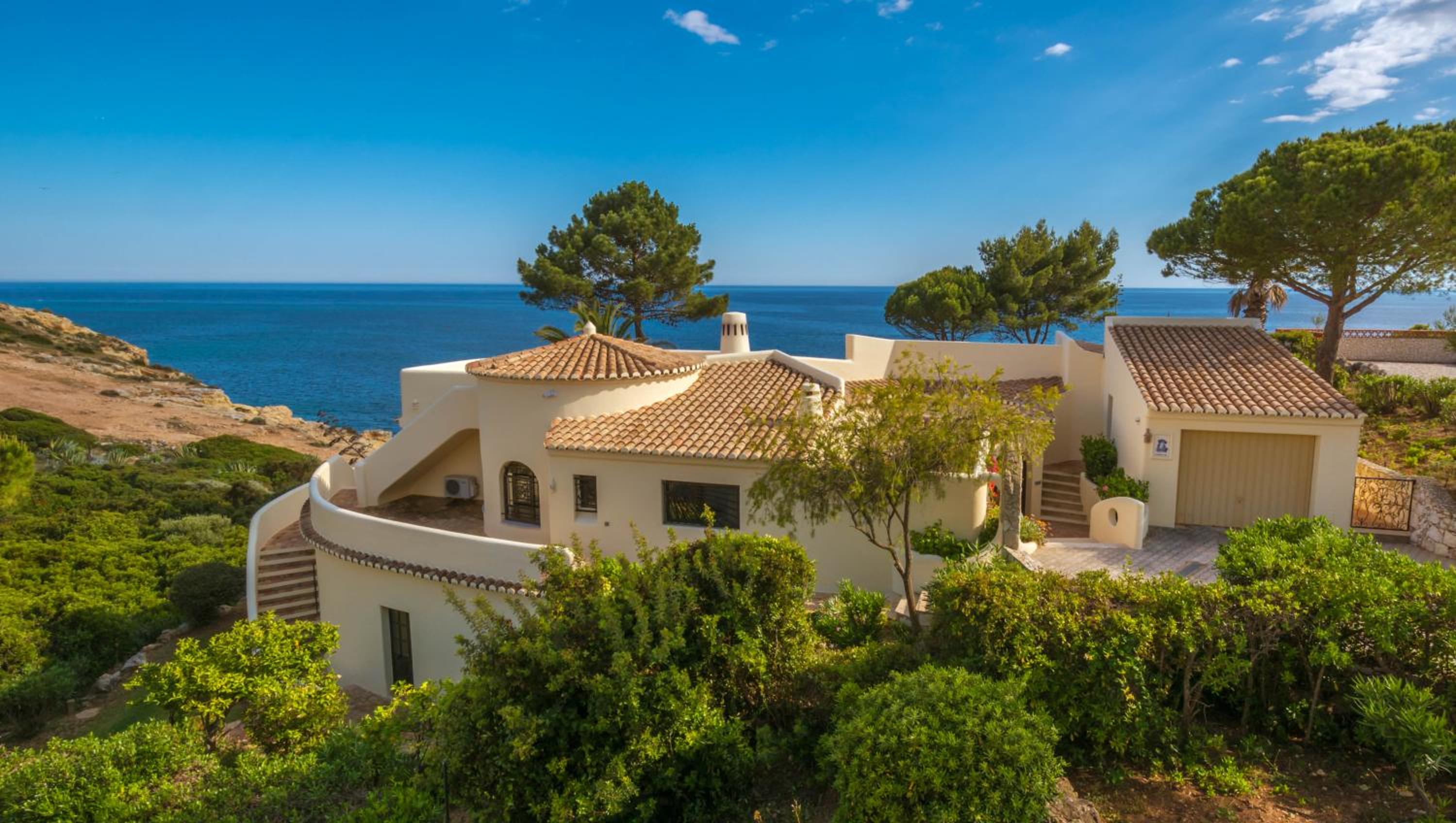 Three-Bedroom Villa photo 3