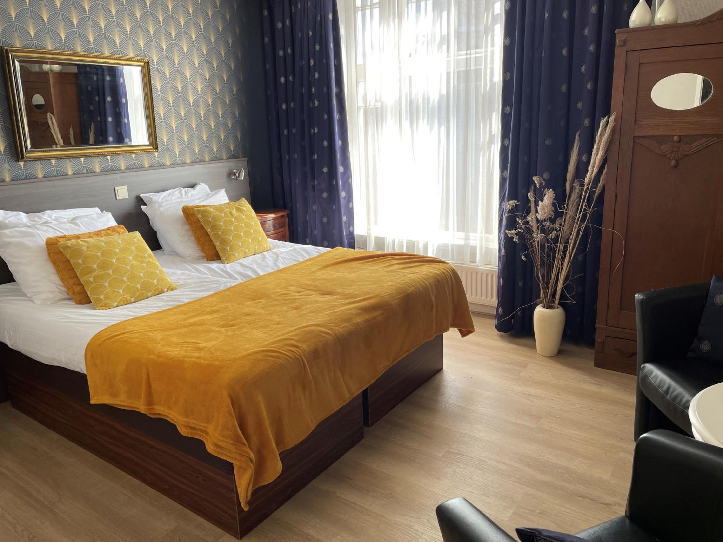 Double or Twin Room - Photo 11