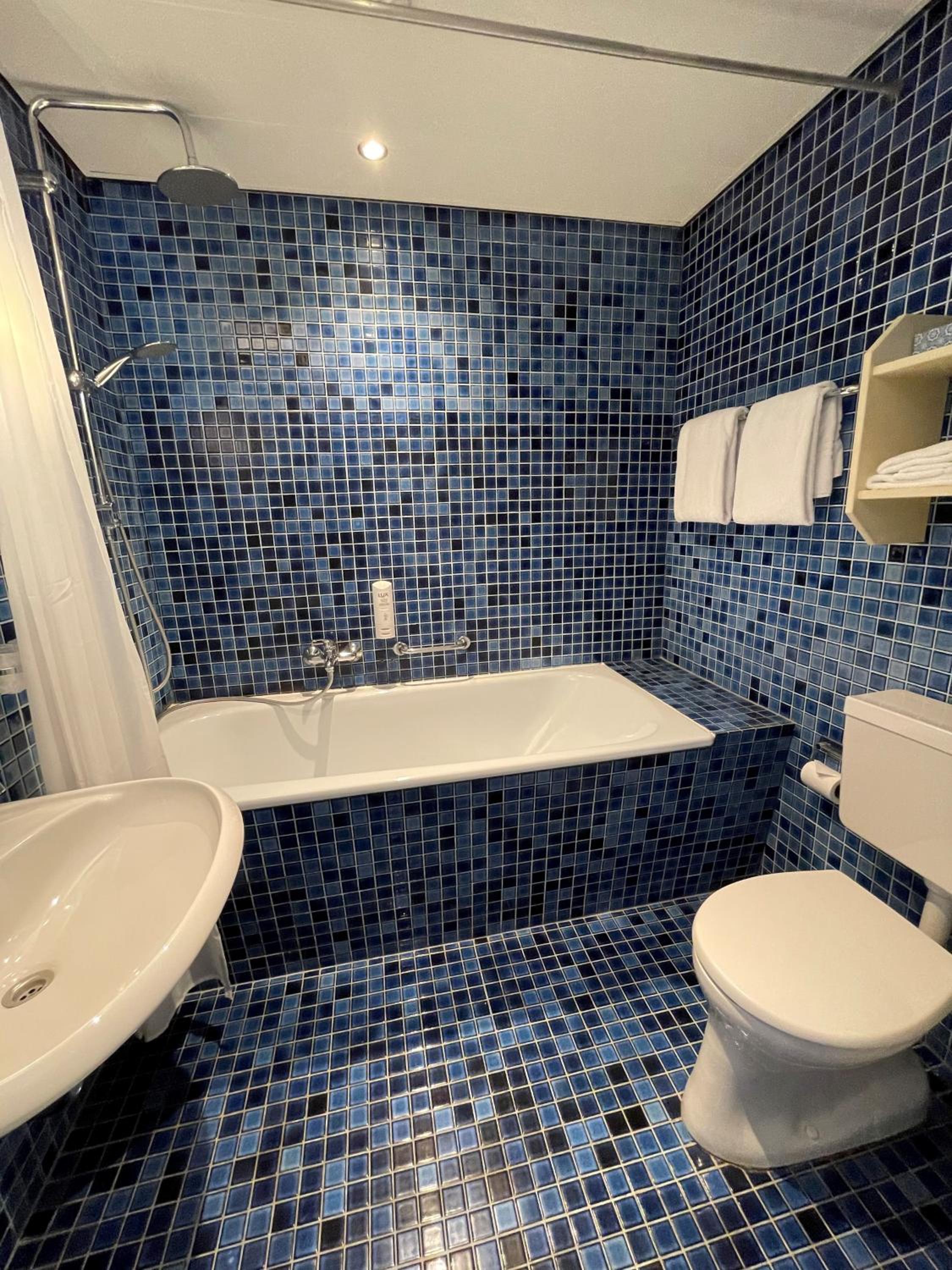 Double or Twin Room - Photo 12