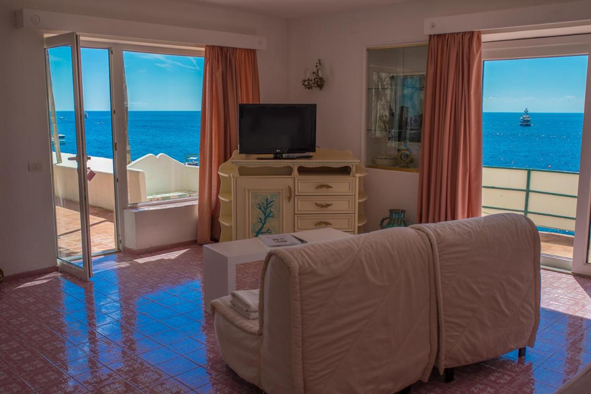 Superior Double Room with Sea View - Photo 4