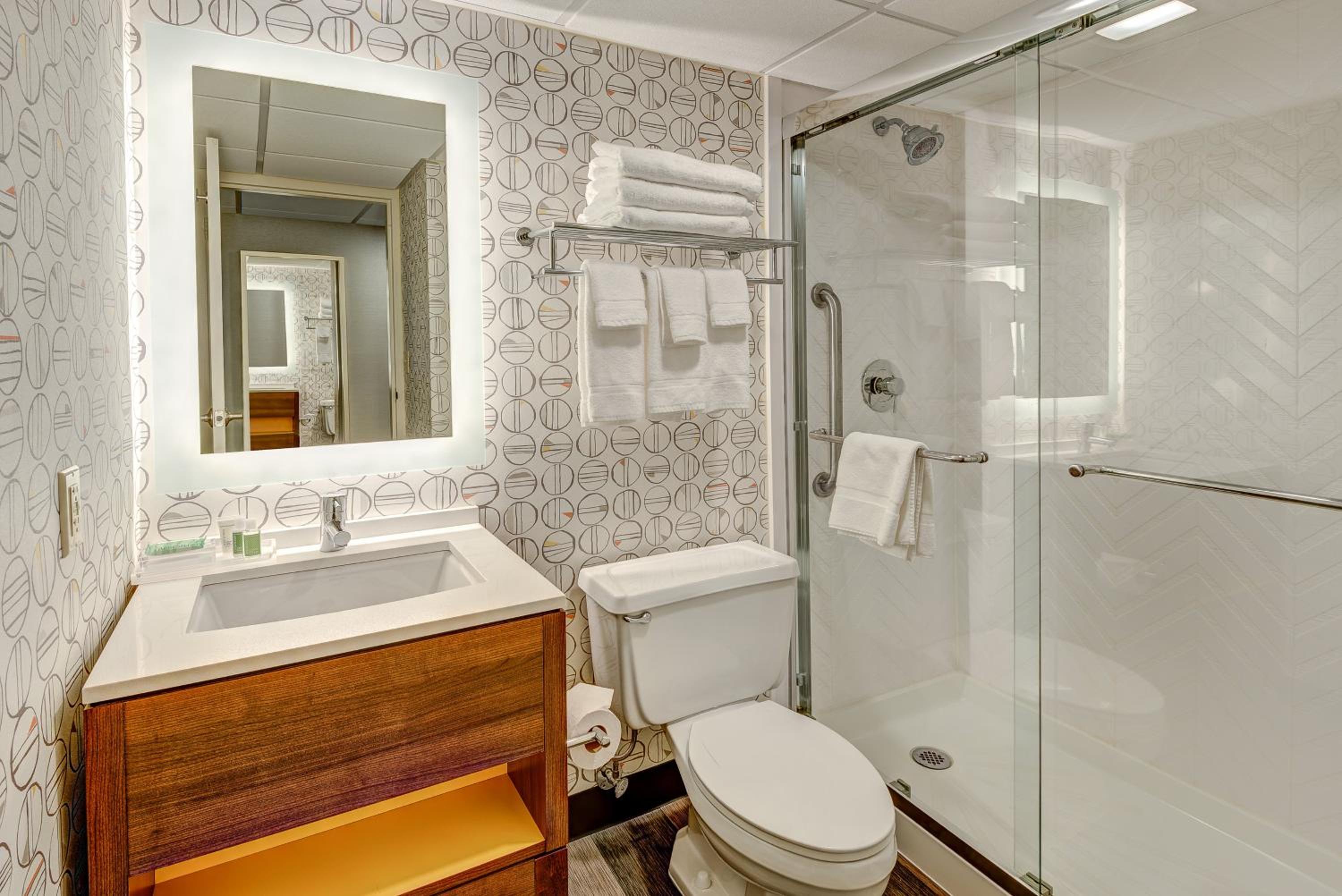 Standard King Room - Photo 4