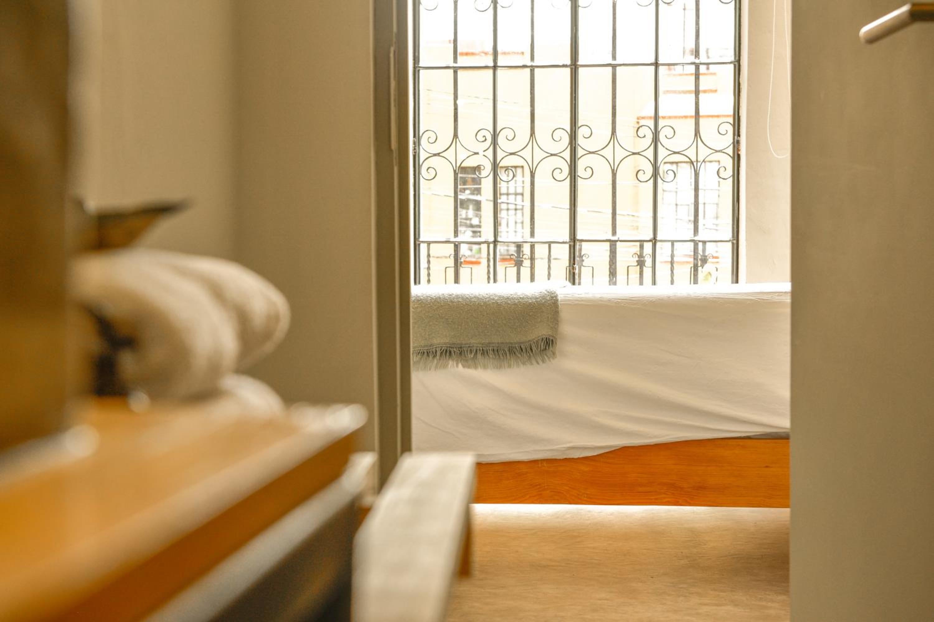 Double Room with Balcony - Photo 23