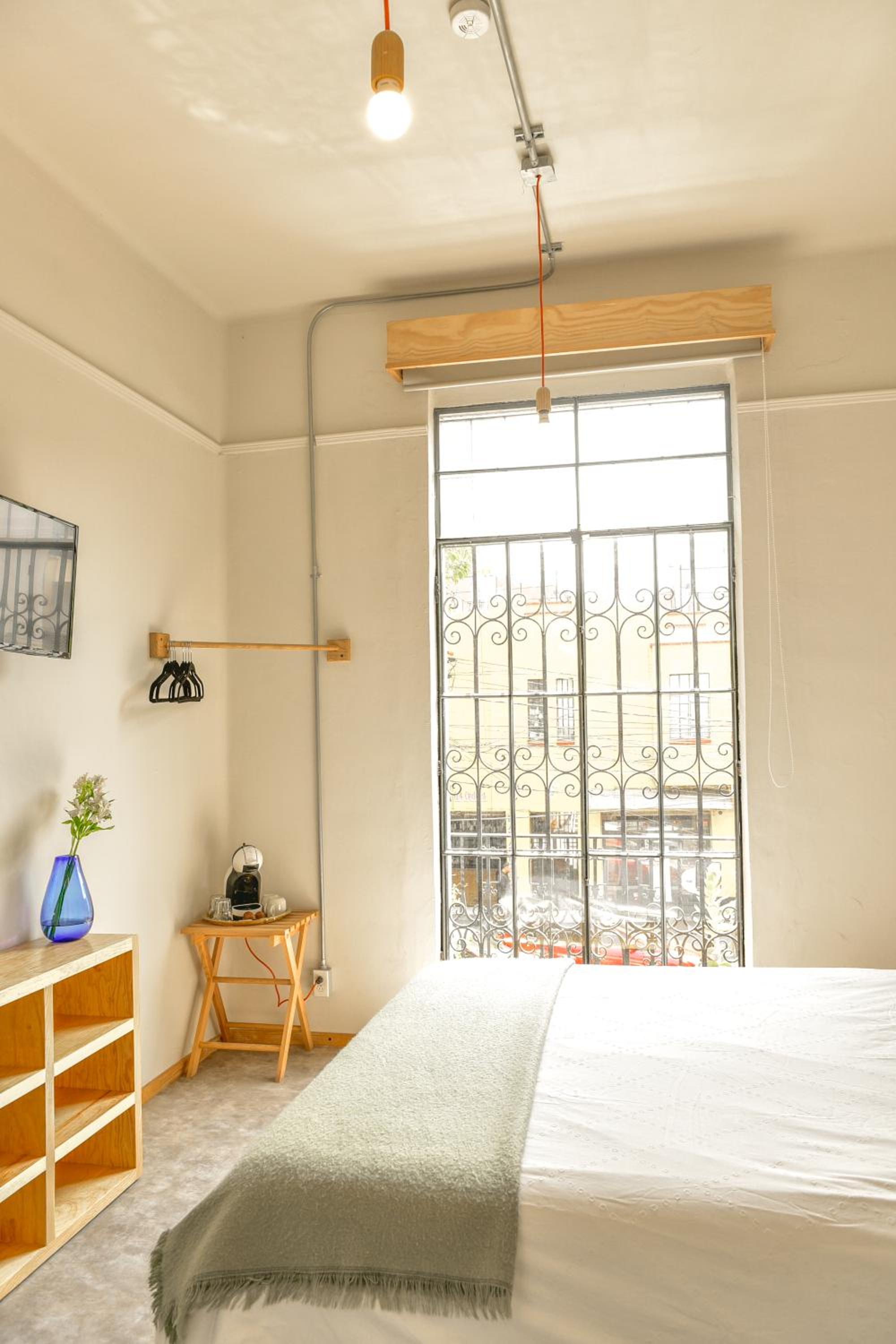 Double Room with Balcony - Photo 5