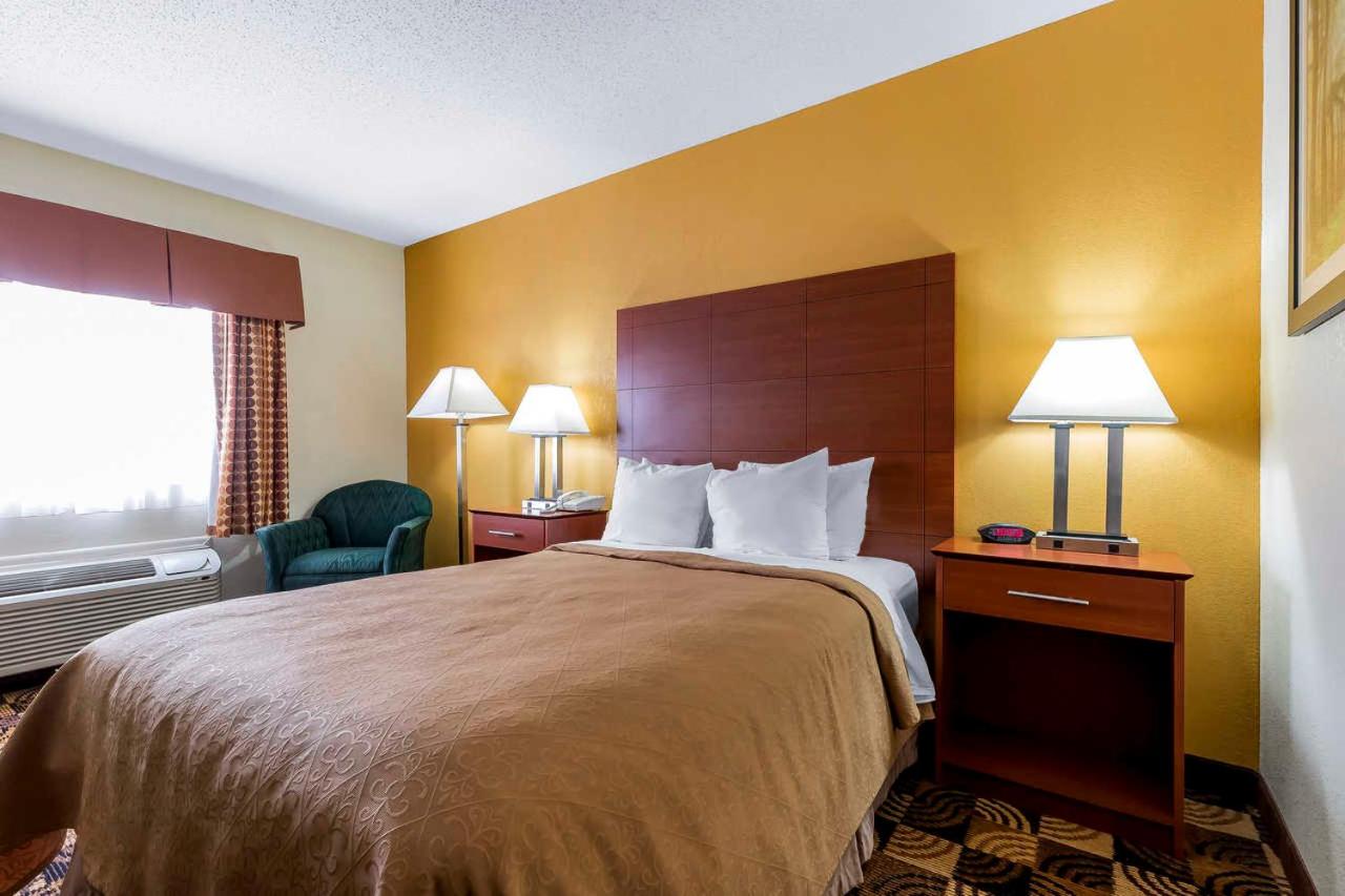 King Room - Accessible/Non-Smoking - Photo 3