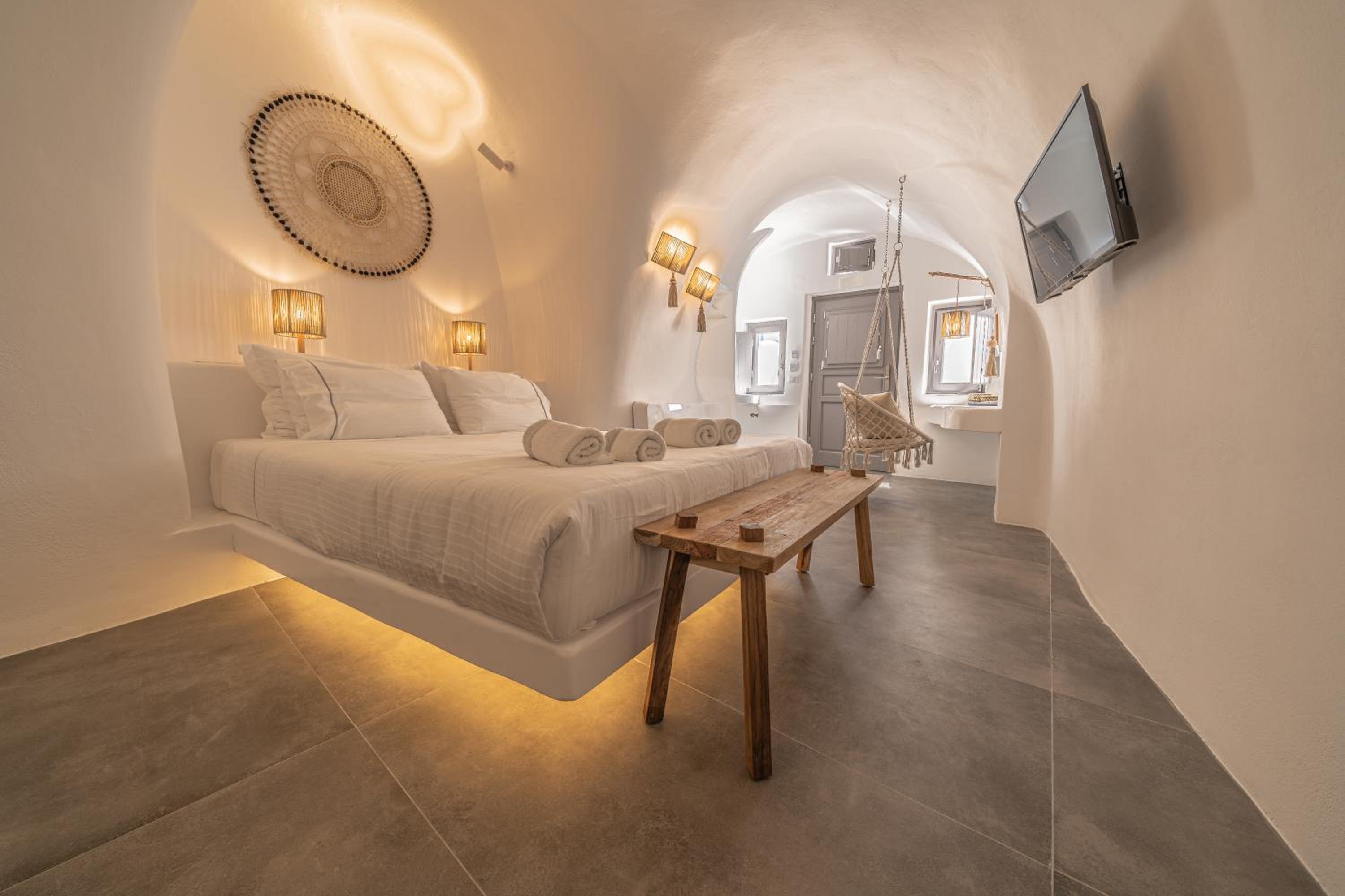 Couple Cave Suite with outdoor Hot Tub