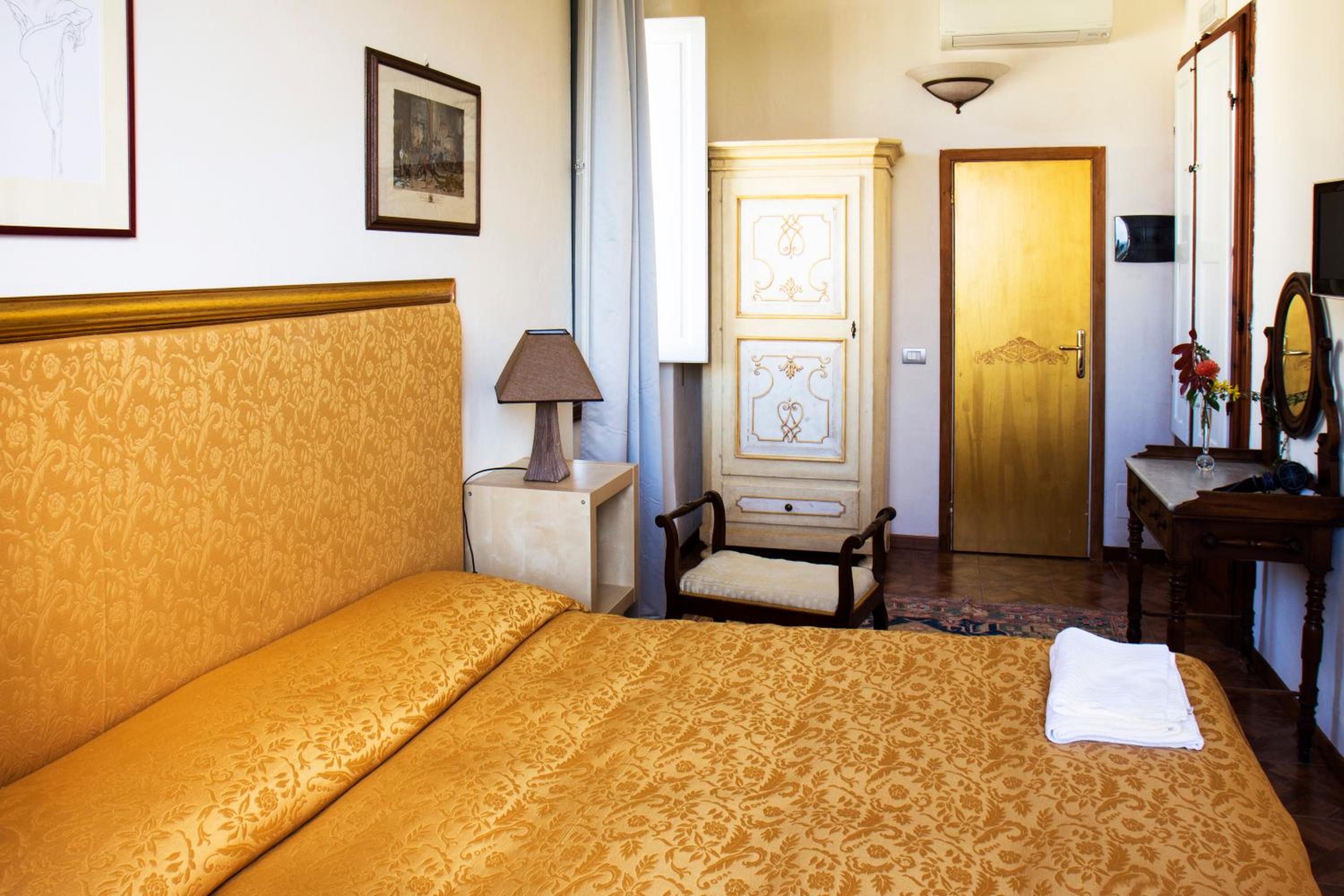 Economy Double Room photo 1
