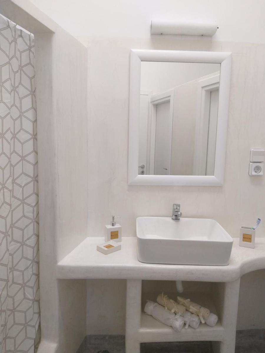 Bed in 10-Bed Female Dormitory Room with Private Bathroom