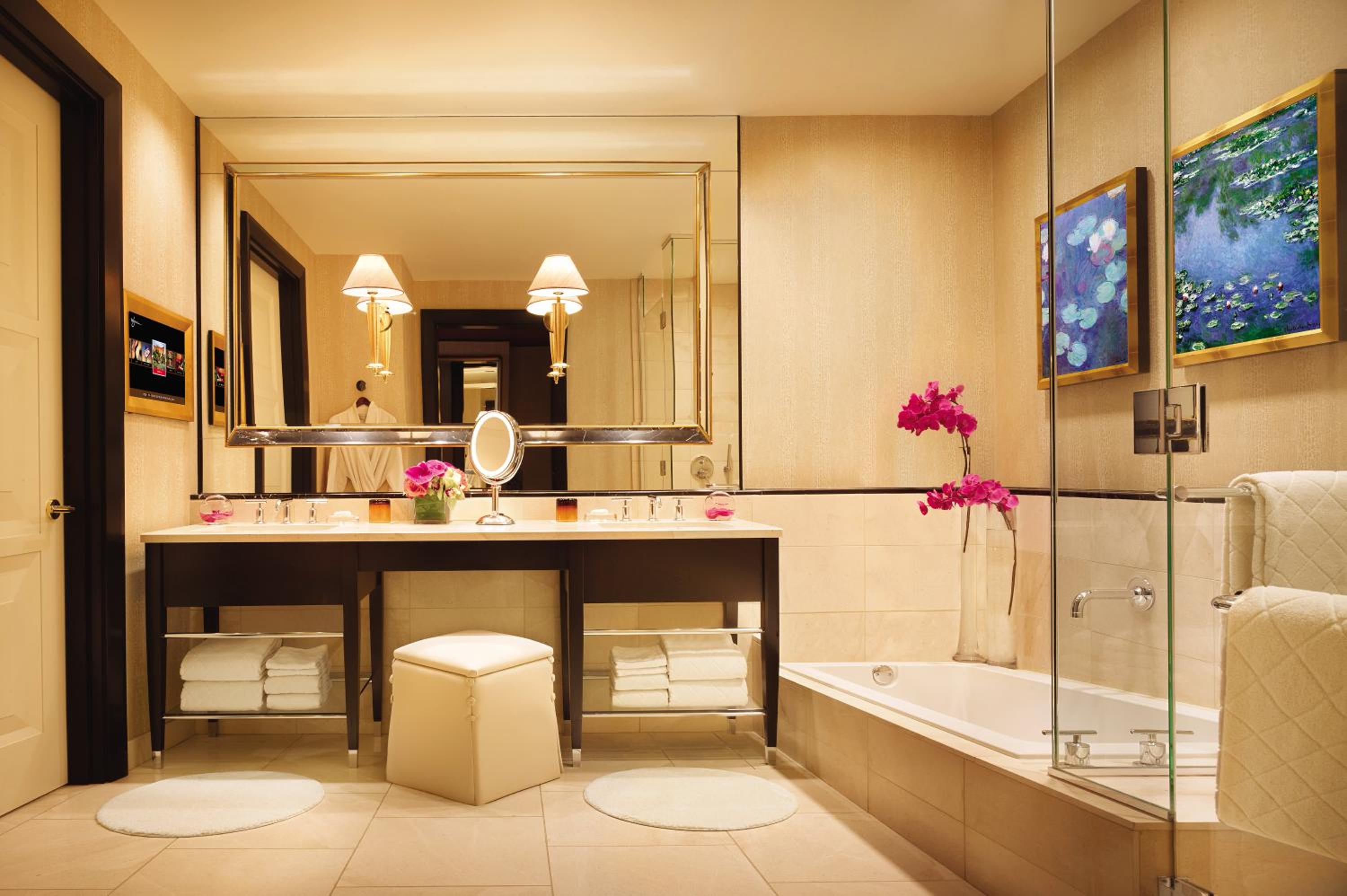 Encore Tower Suite King - Photo 3