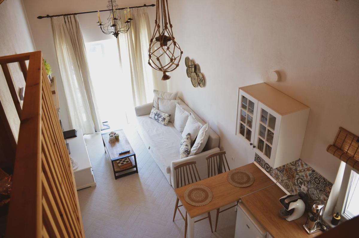Apartment with Balcony photo 2