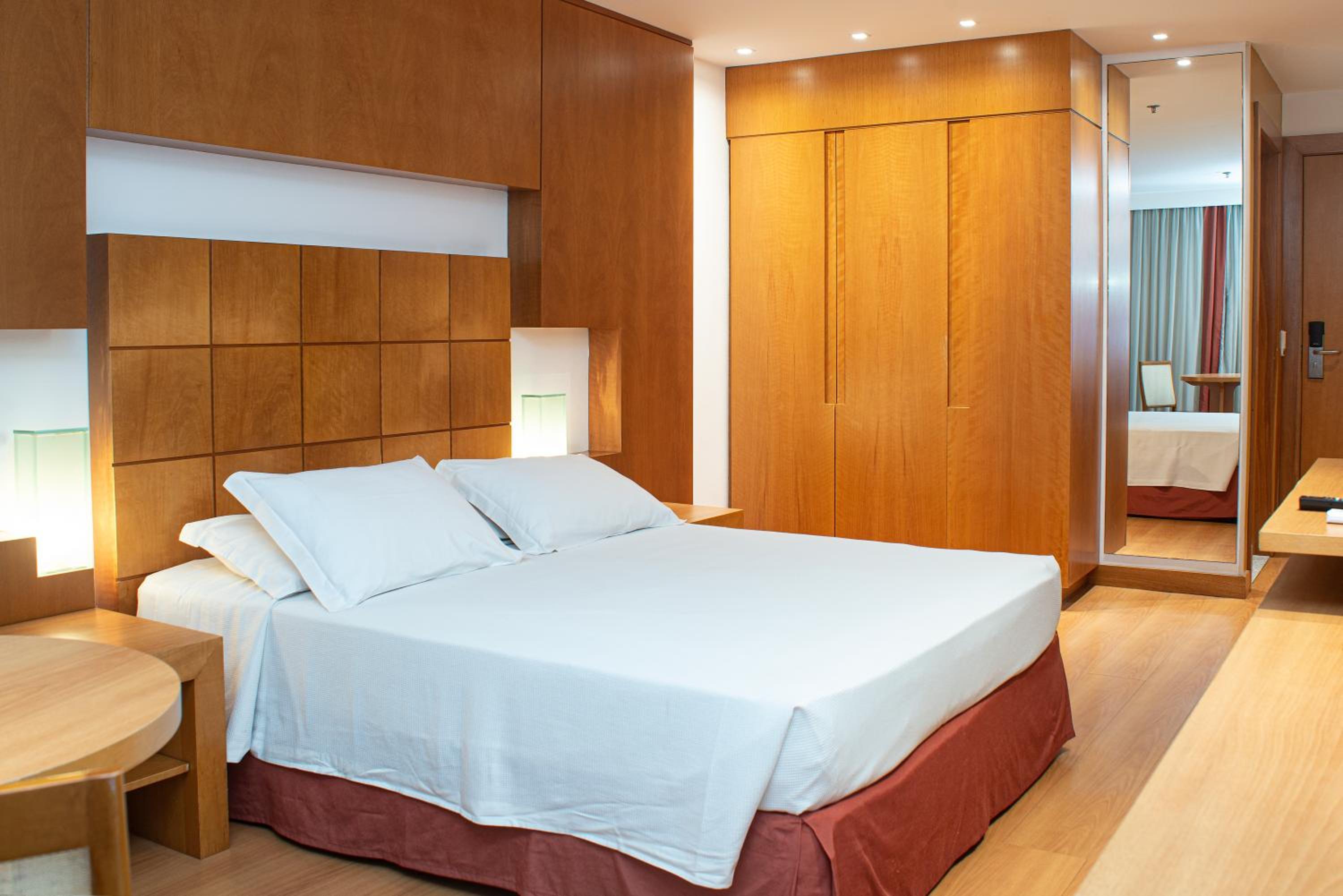 Luxury Room, 1 Queen Bed (Superior)