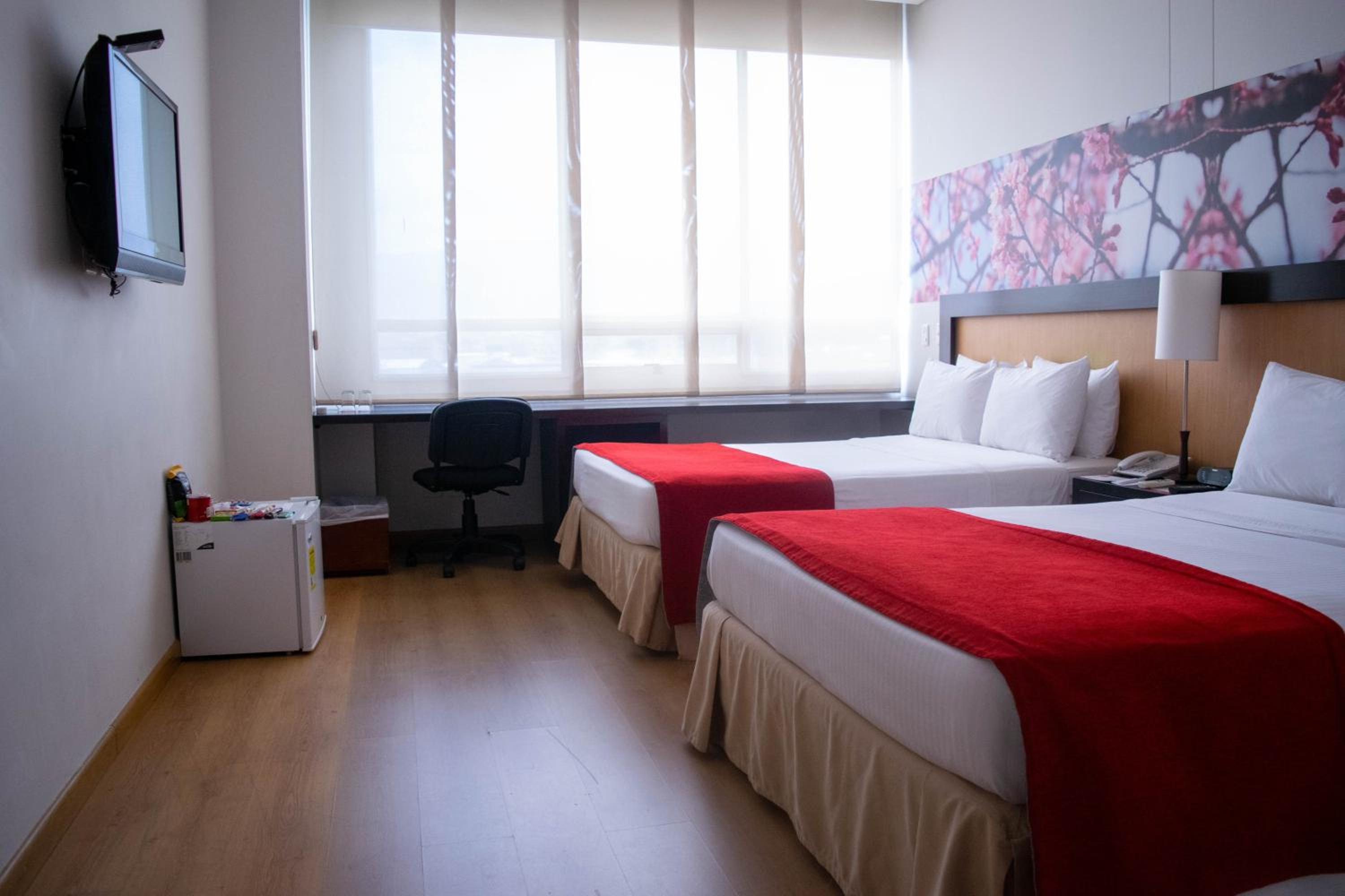 Double Room with Two Double Beds - Photo 3
