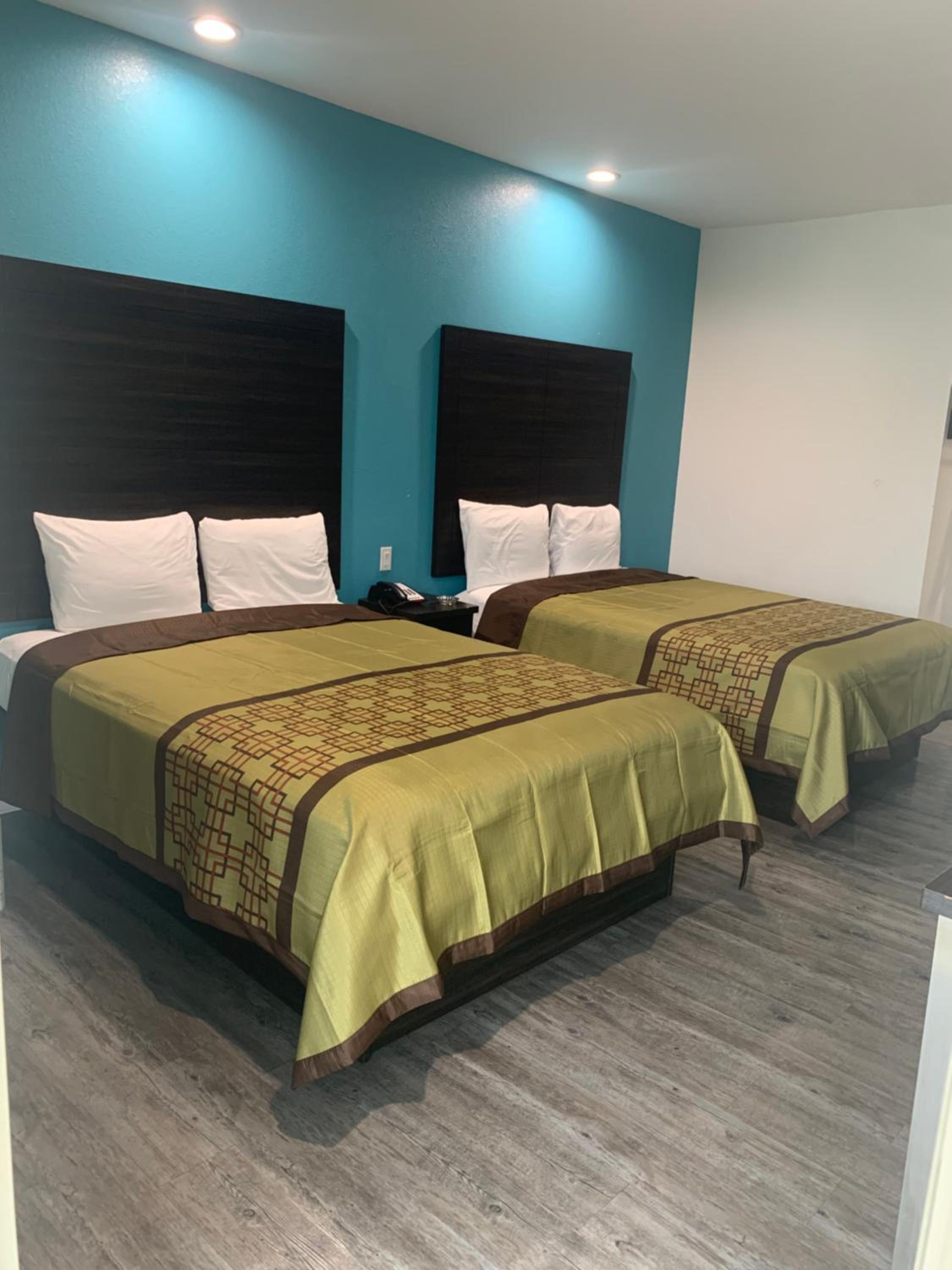 Deluxe Queen Room - Photo 1