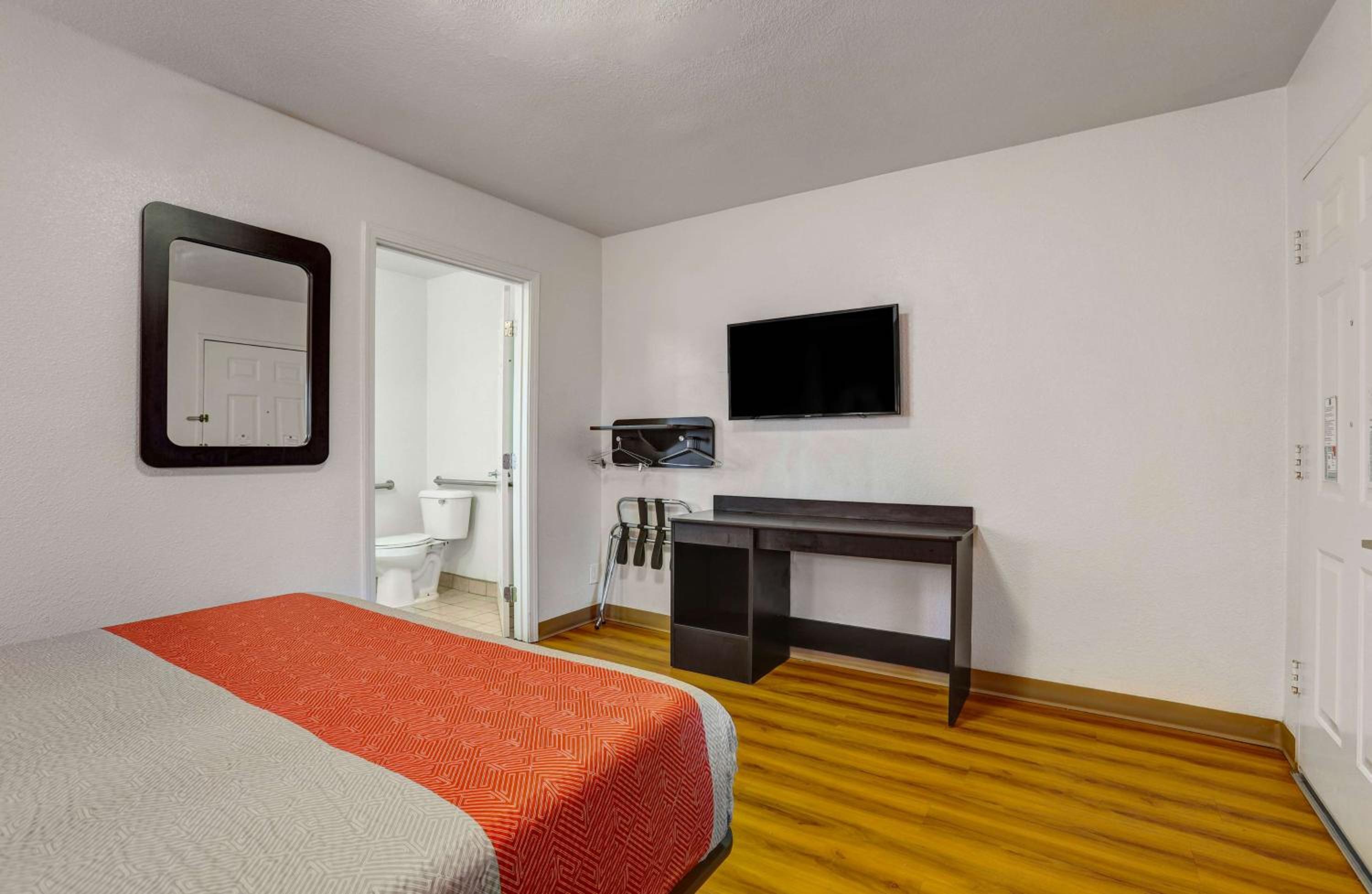 Deluxe Double Room - Non-Smoking - Photo 2