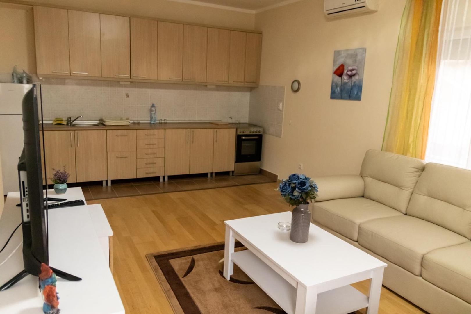 Apartment photo 2