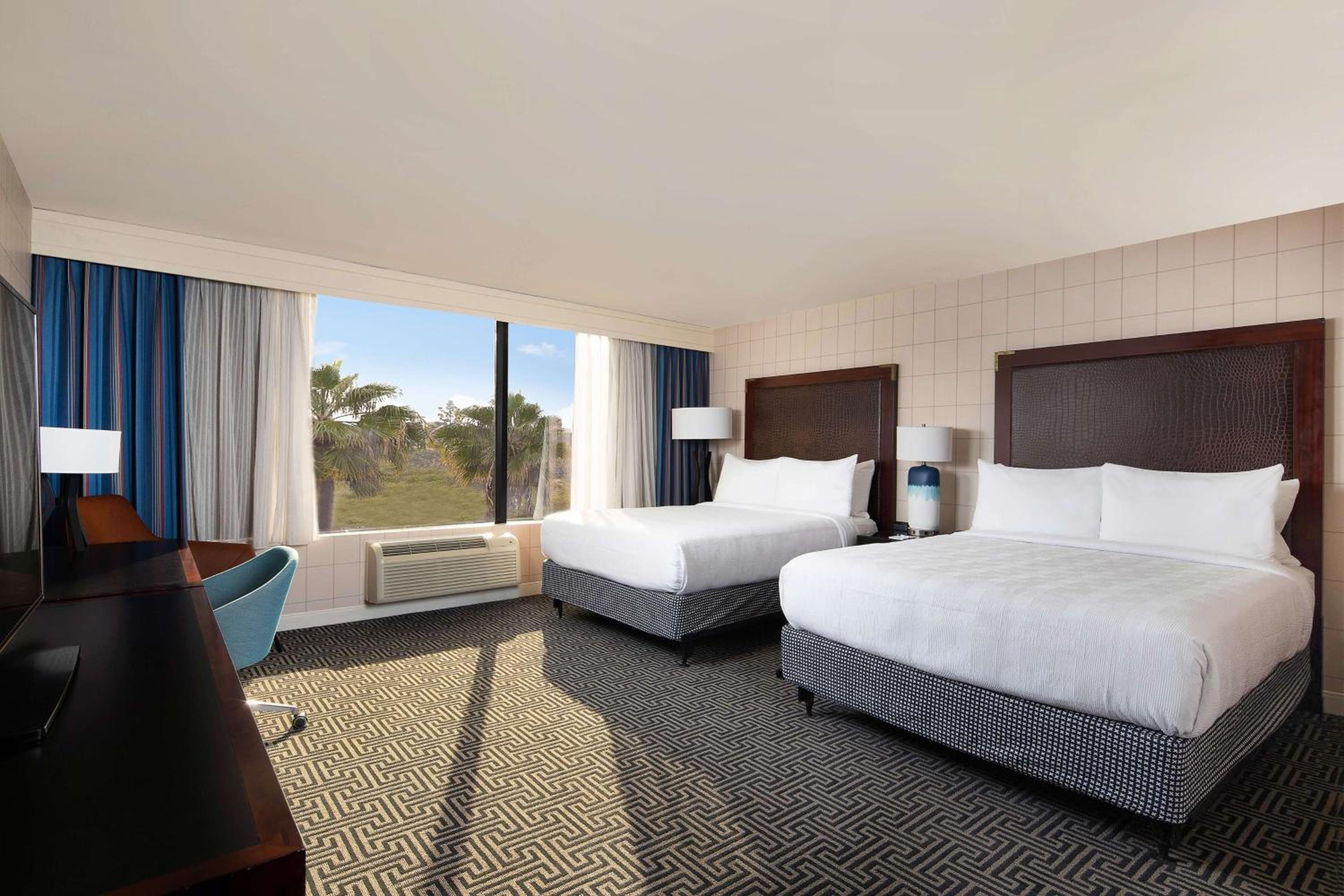 Queen Room with Two Queen Beds - North Tower - Photo 1