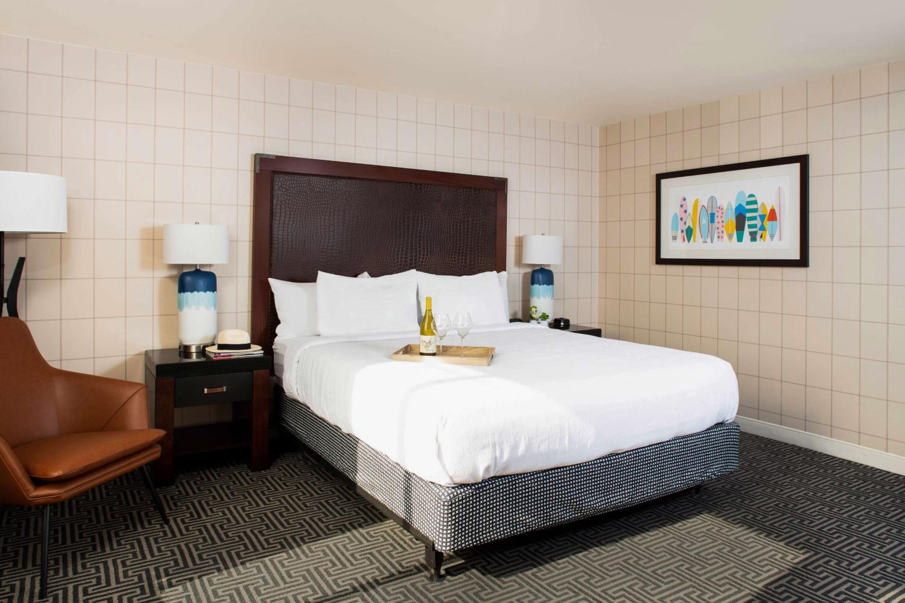 Premium King Room - Photo 1