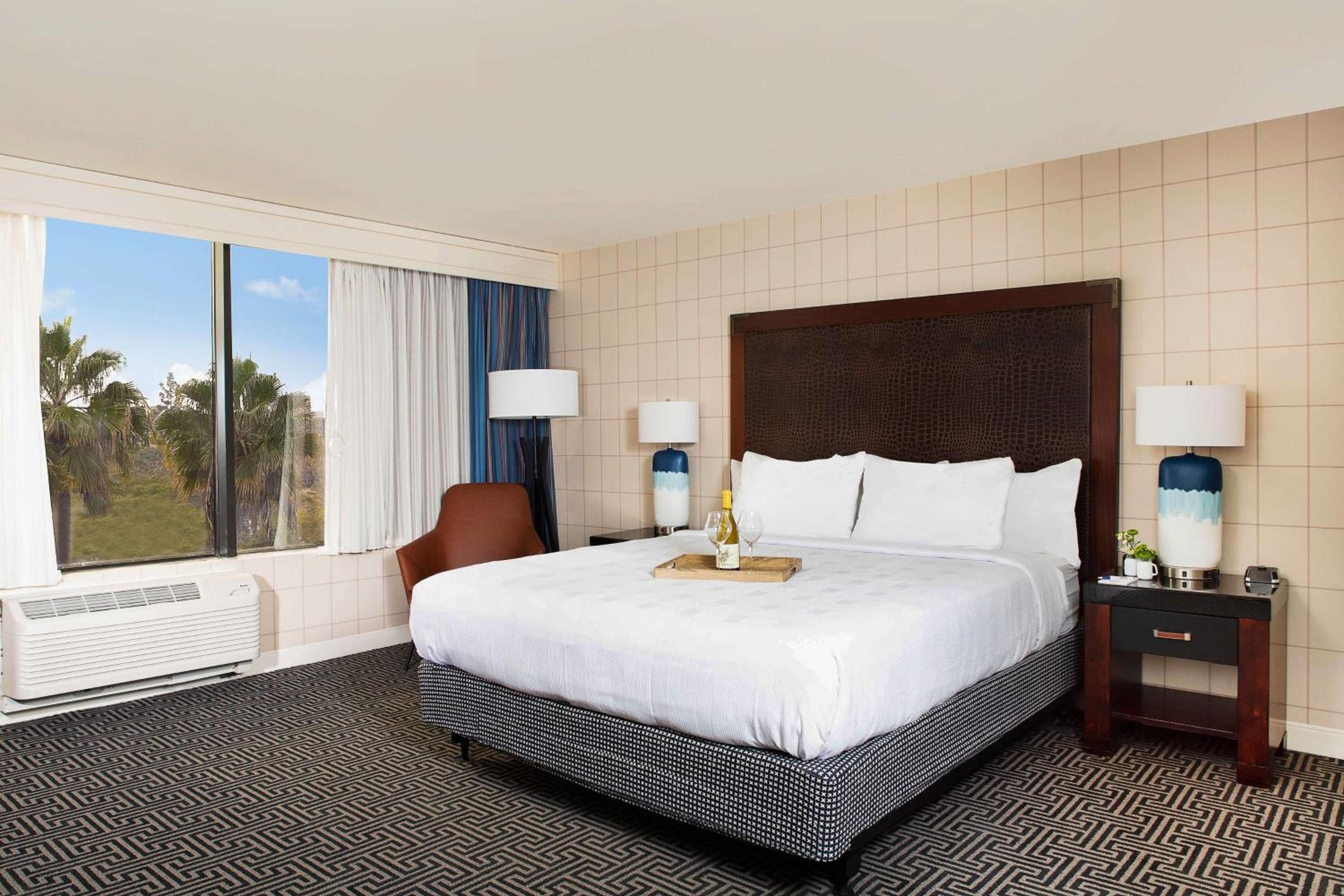 King Room - North Tower - Photo 1