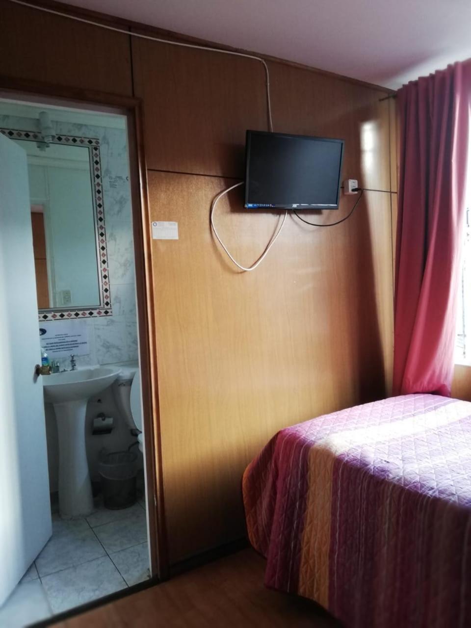 Standard Triple Room with Private Bathroom photo 3
