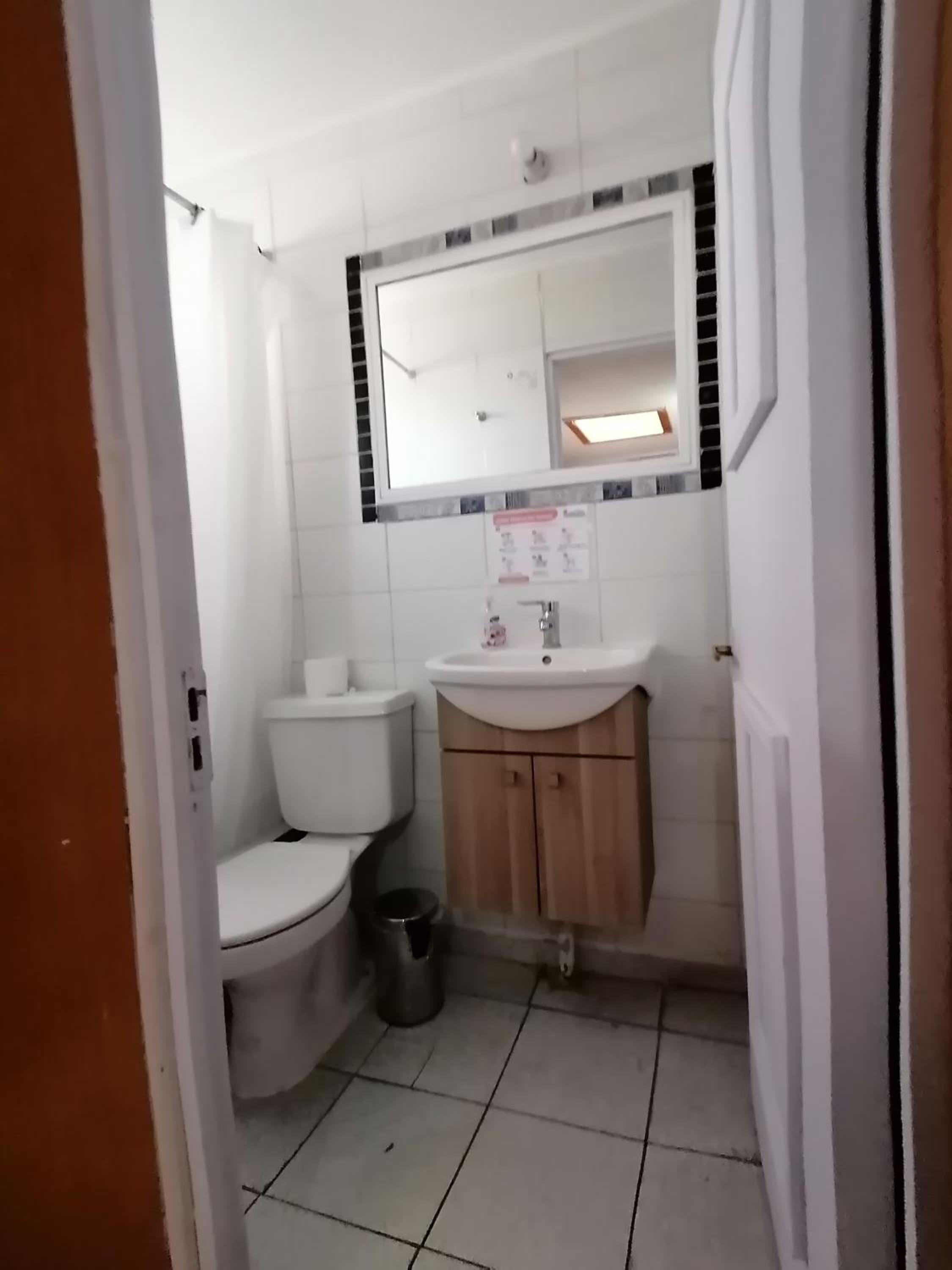 Standard Quadruple Room with Private Bathroom photo 3