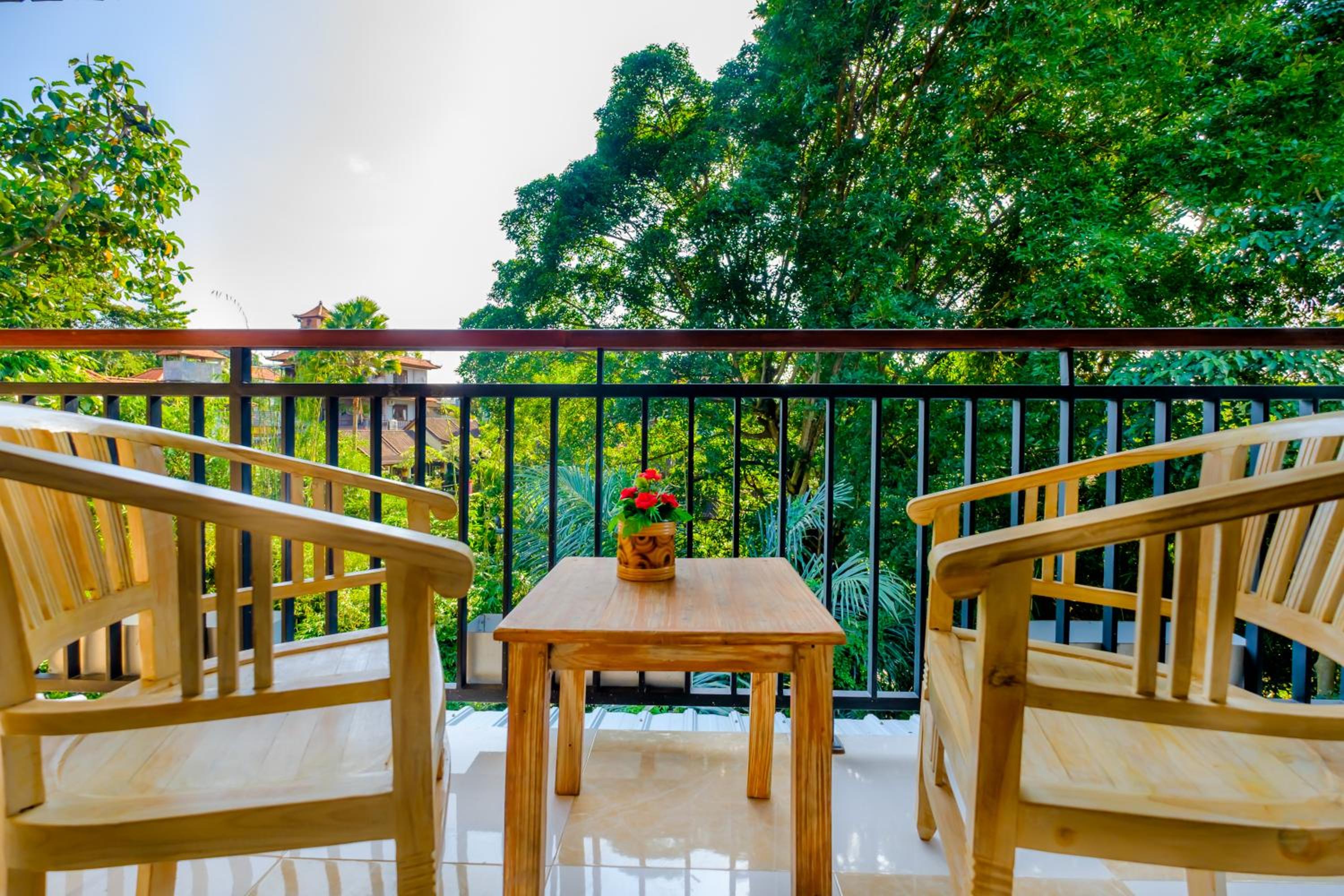 King Room with Balcony - Photo 2