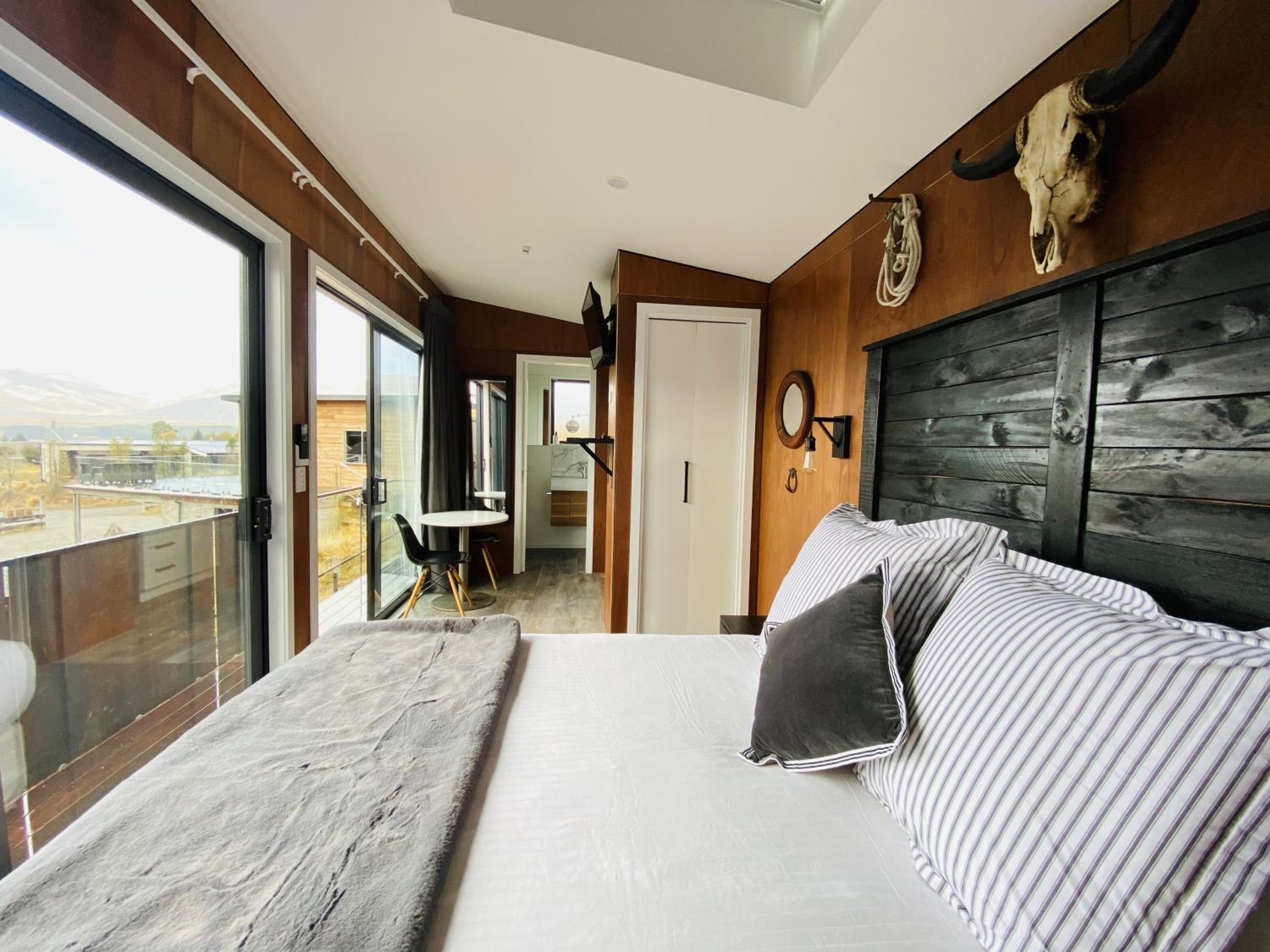 One-Bedroom Apartment - Photo 3