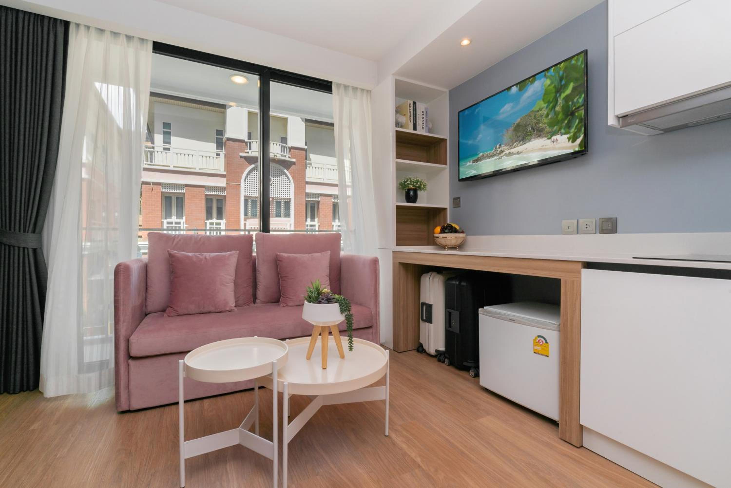 One Bedroom Deluxe - Photo 3