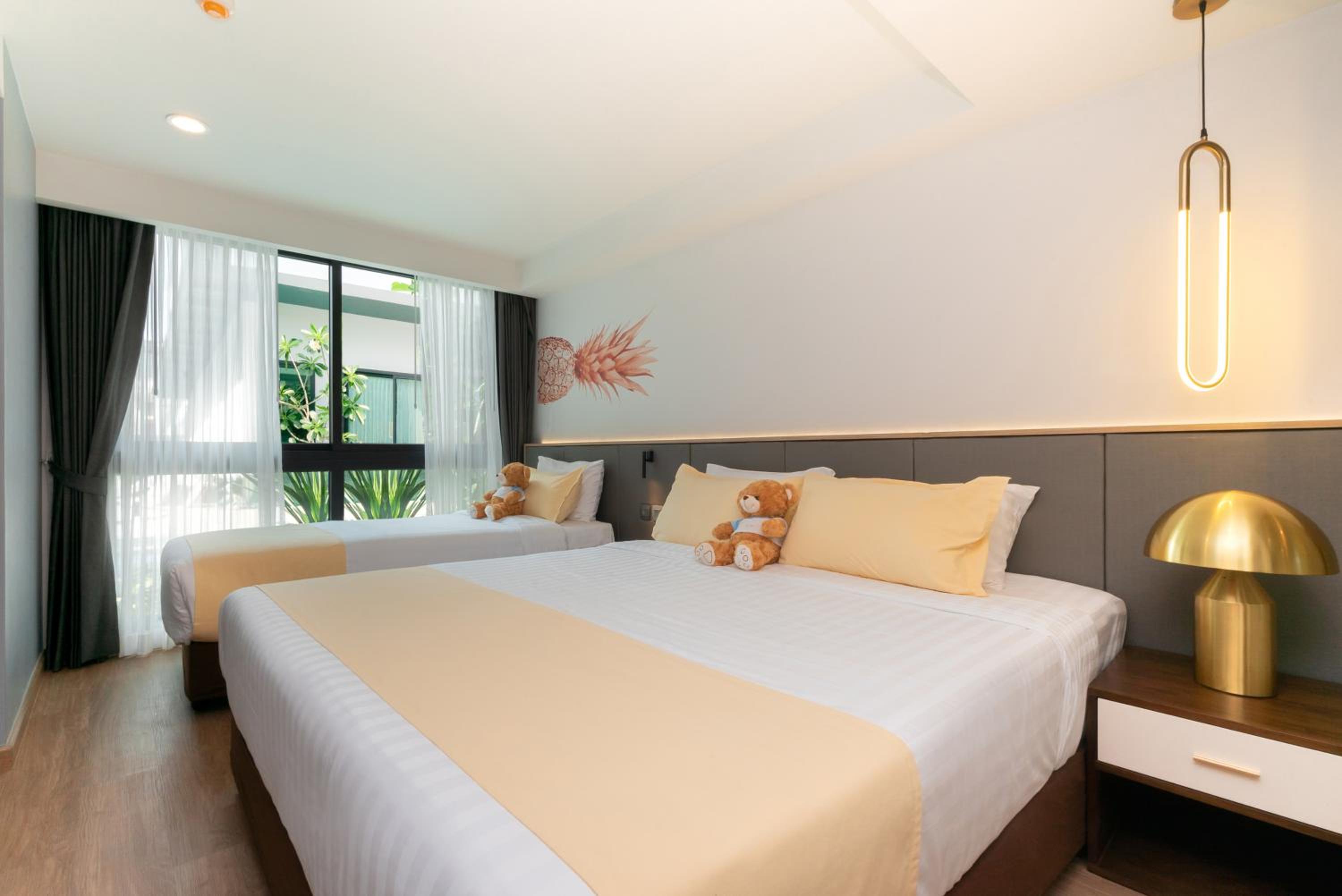 Junior Triple Suite Pool Access - Photo 4