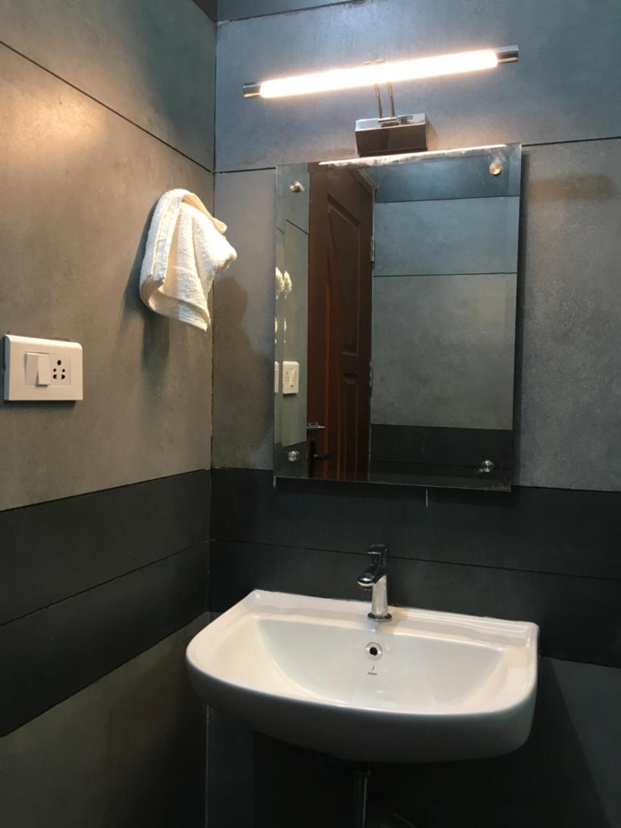 Deluxe King Suite photo 2