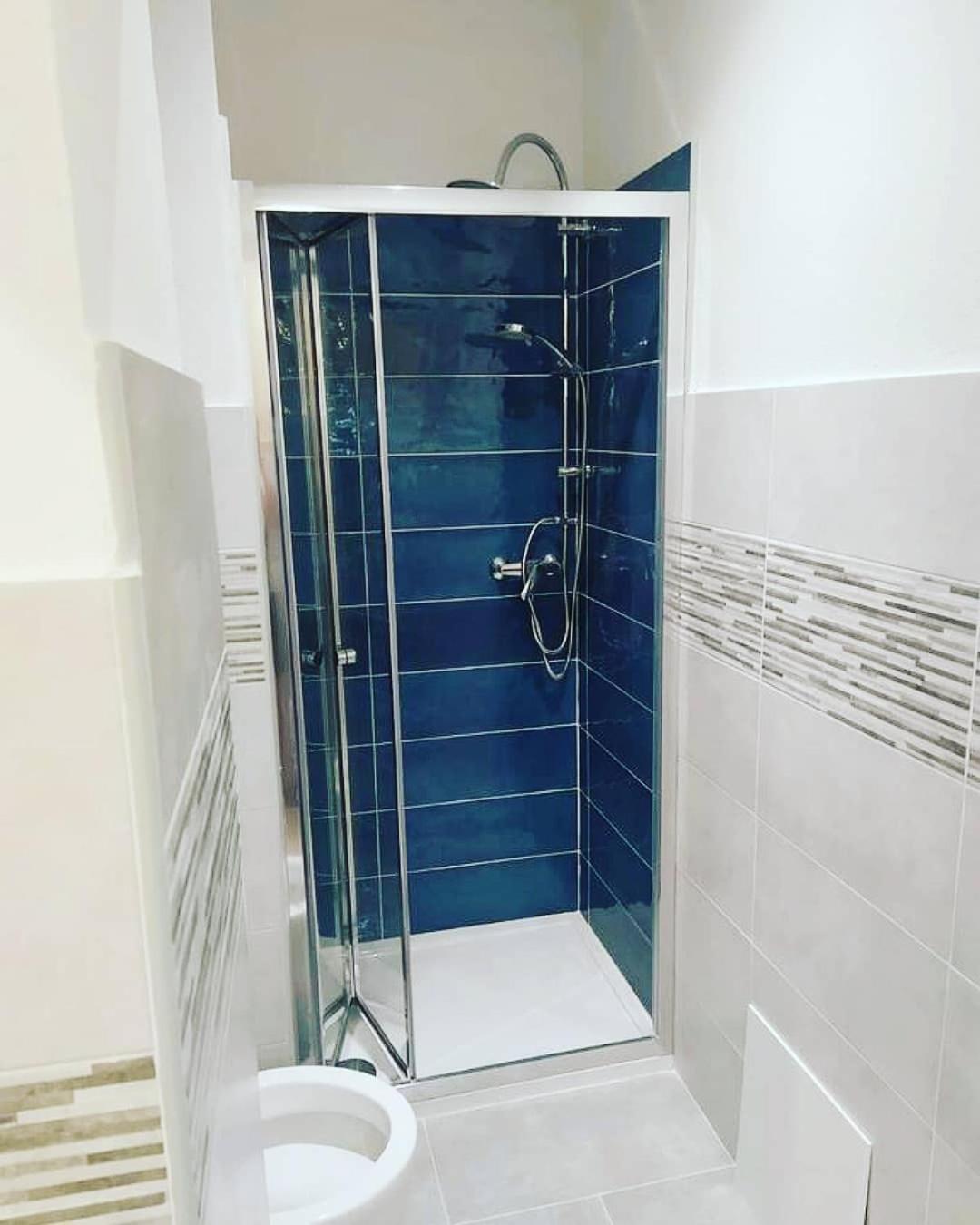 Double Room with Private Bathroom - Photo 11