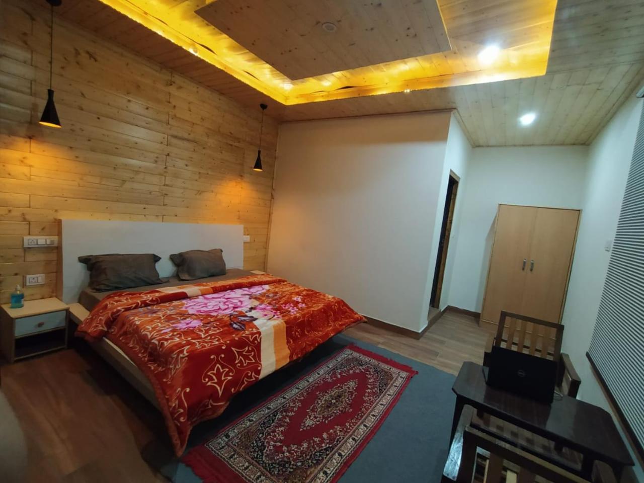 King Room with Mountain View photo 3
