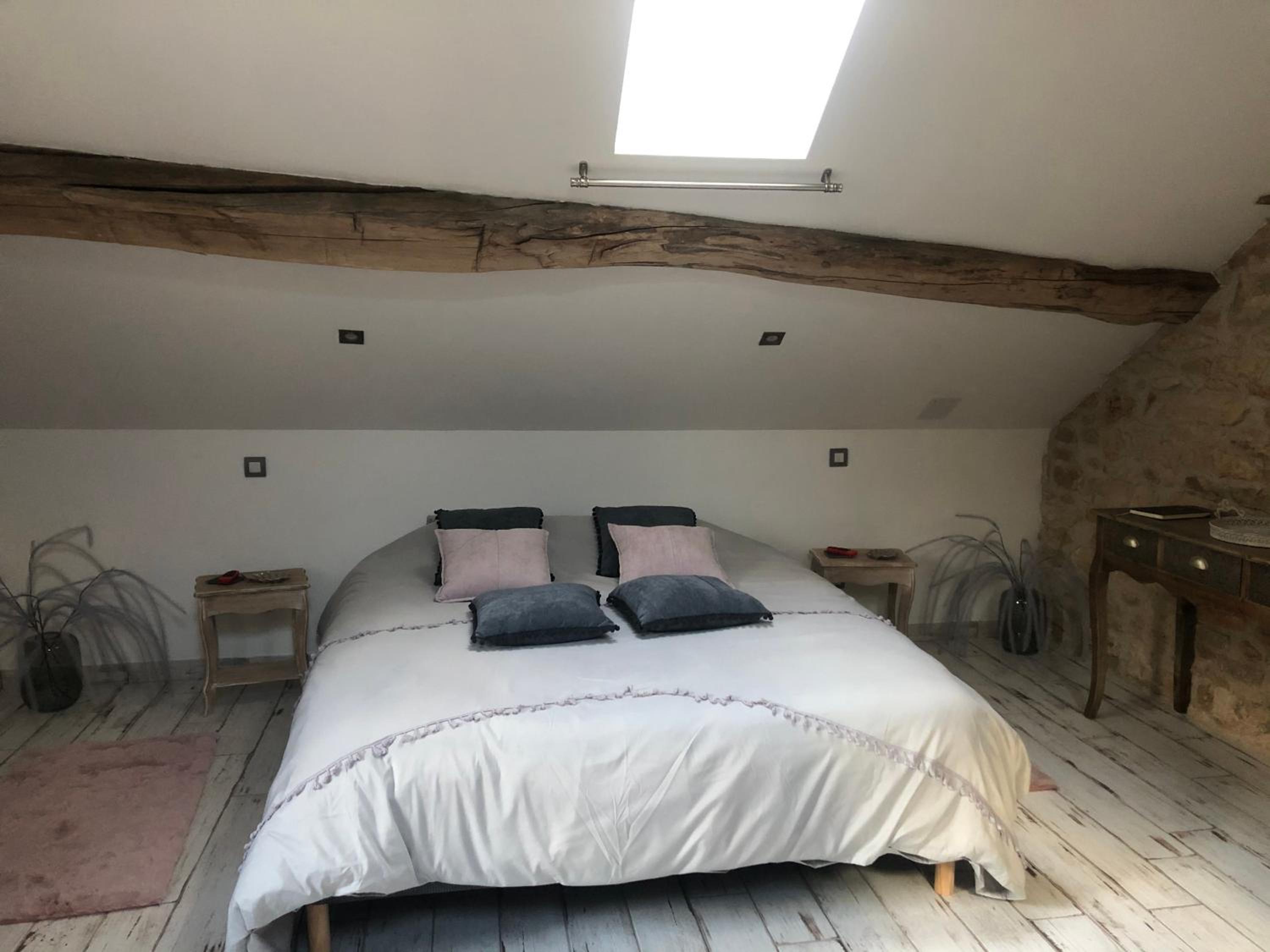 Queen Room with Garden View - Photo 8