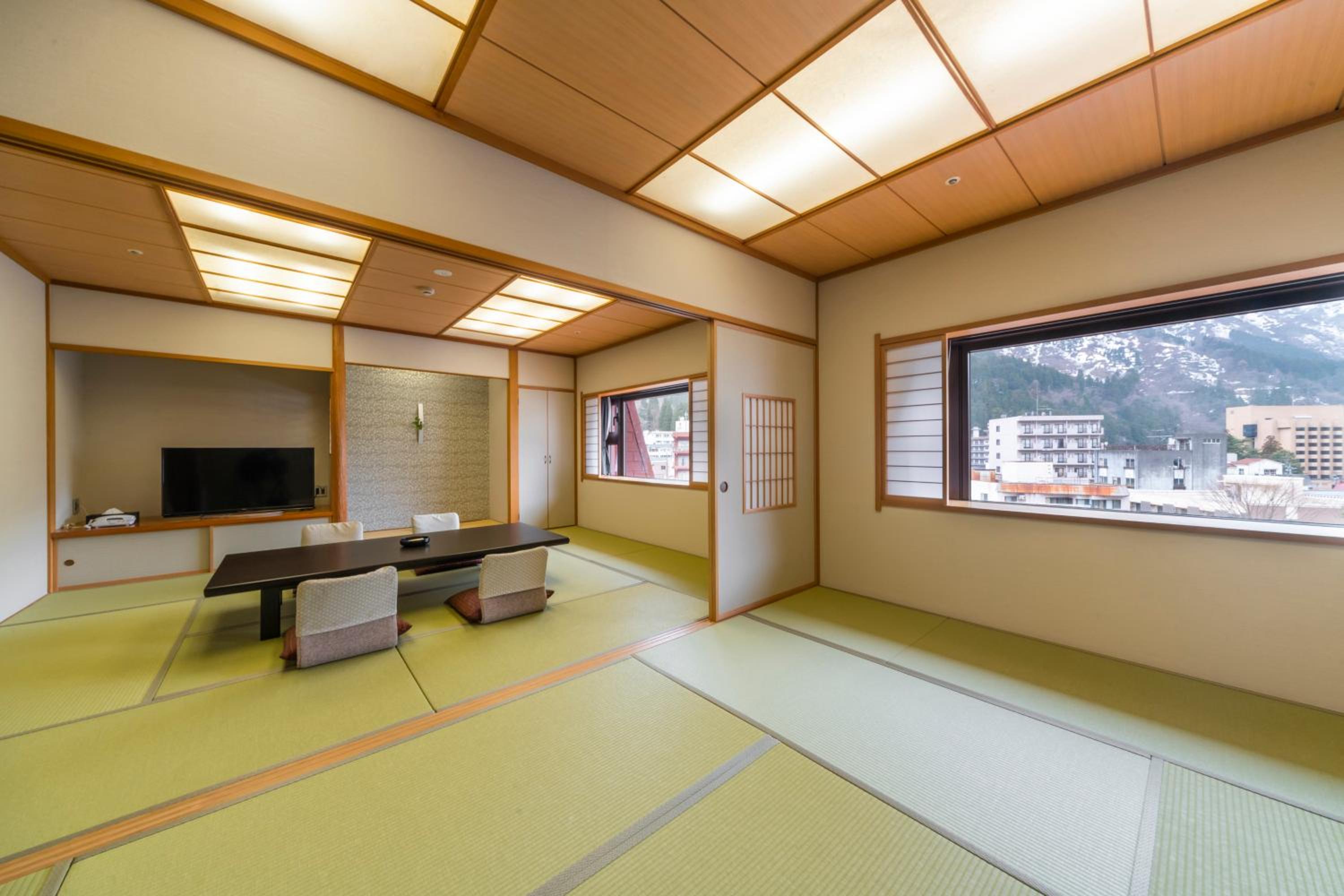 Japanese-Style Superior Family Room