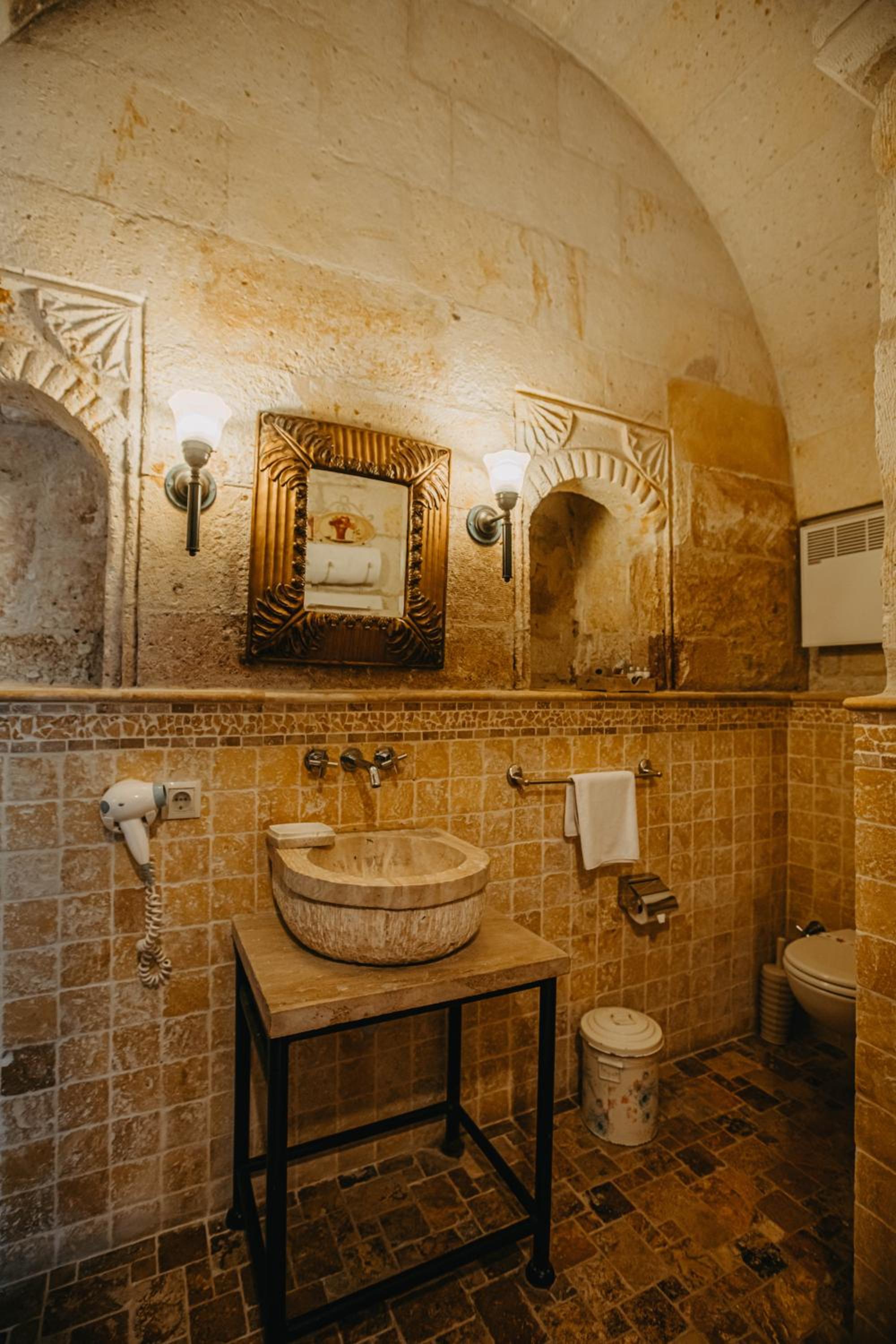 Deluxe Room - Photo 8