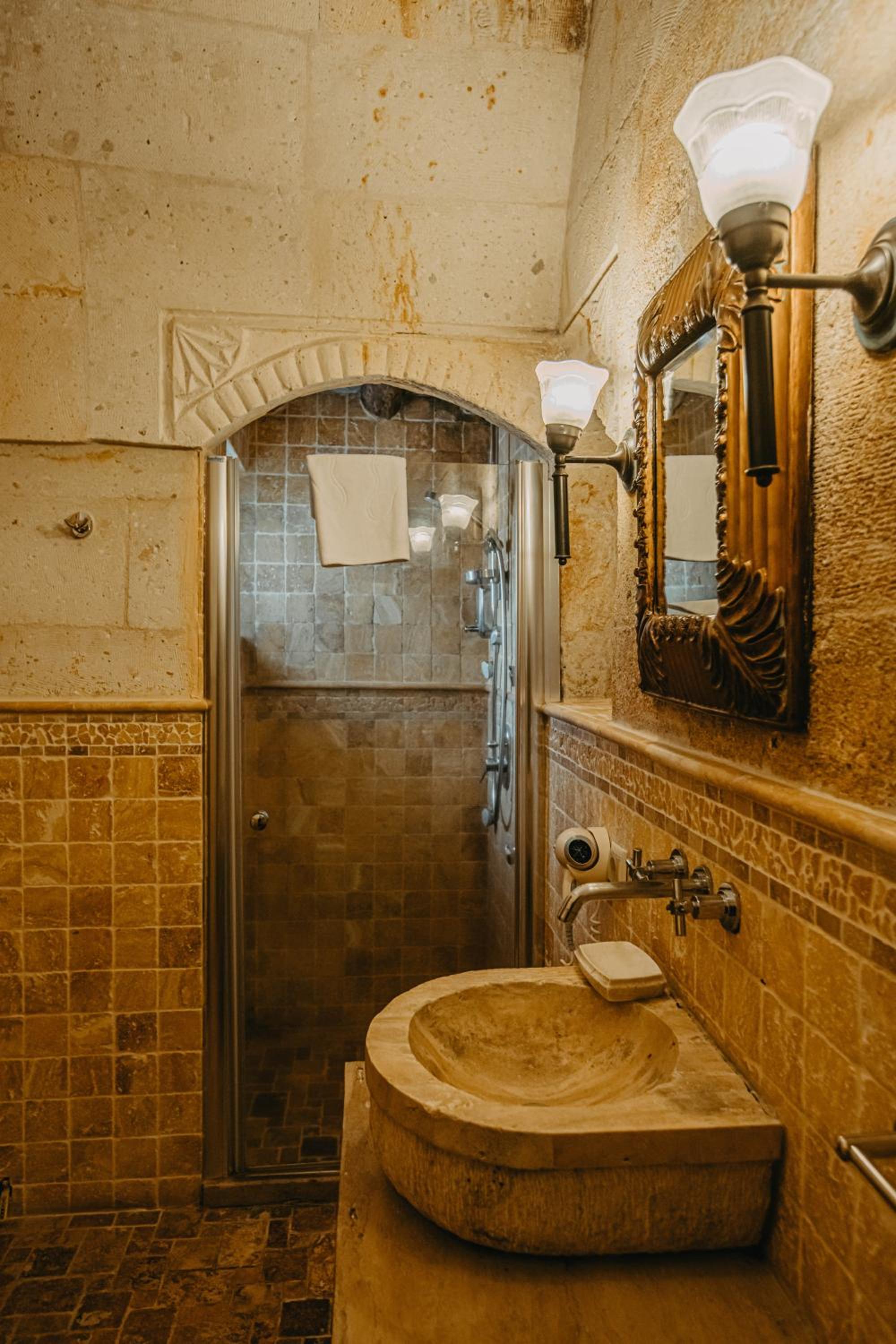 Deluxe Room - Photo 9