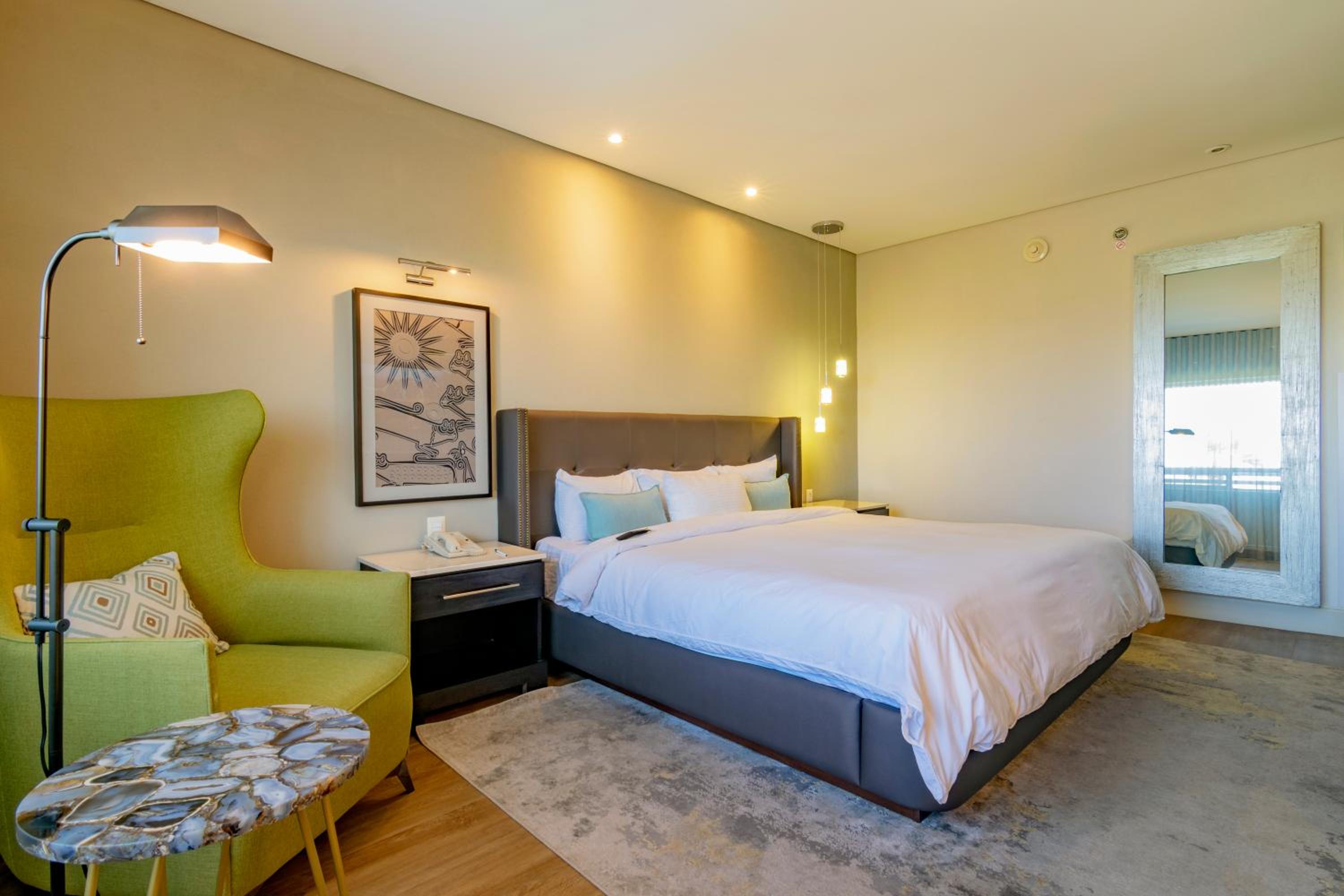 Deluxe King Room (newly renovated) - Photo 5