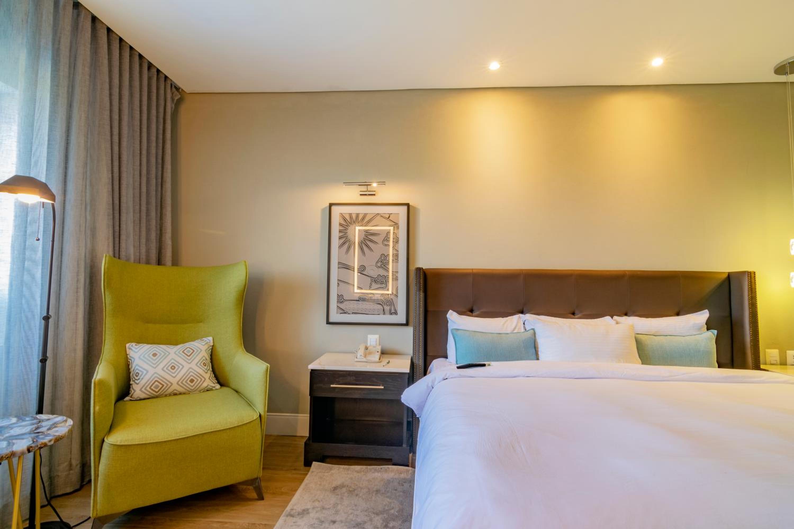Deluxe King Room (newly renovated) - Photo 1