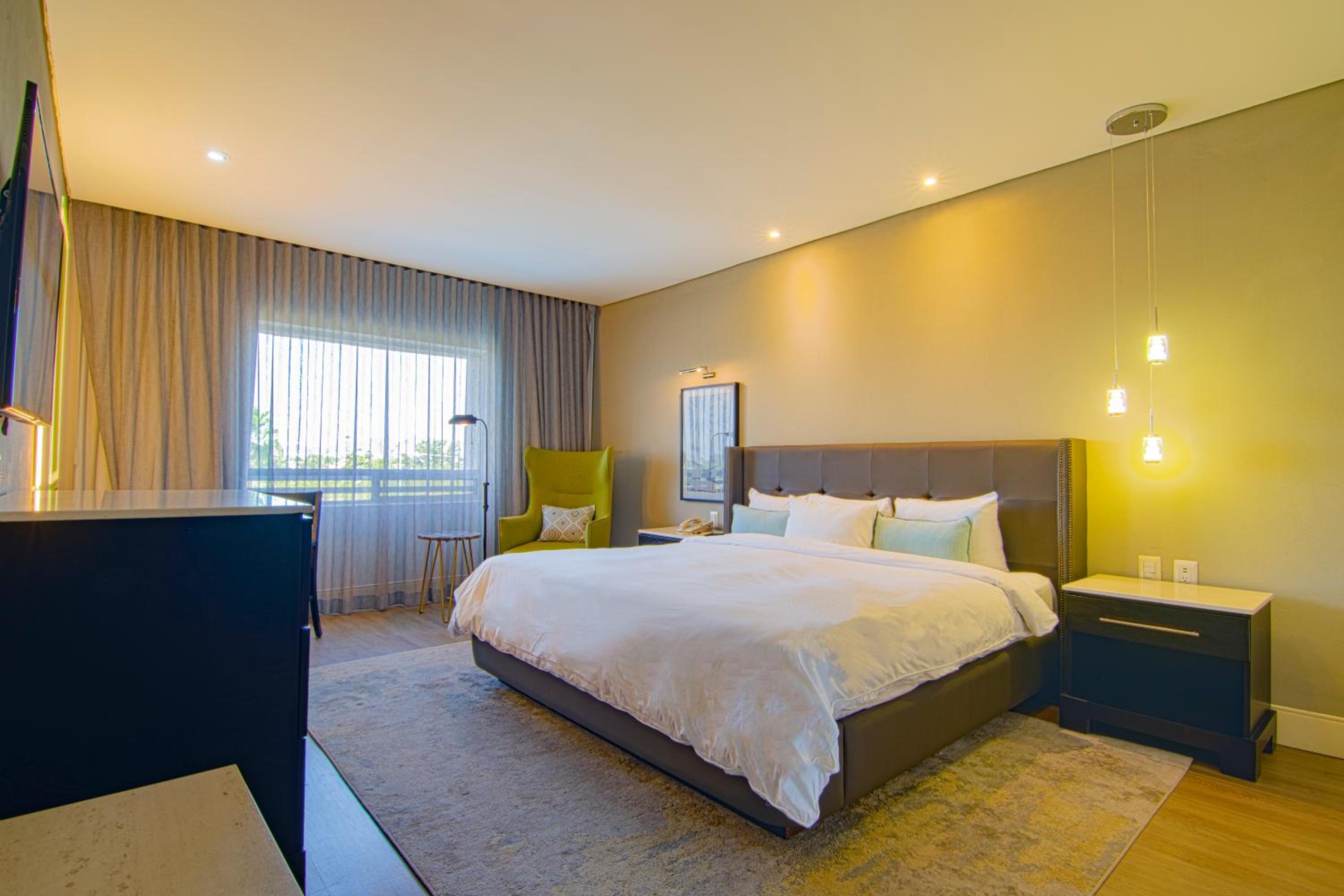 Deluxe King Room (newly renovated) - Photo 4