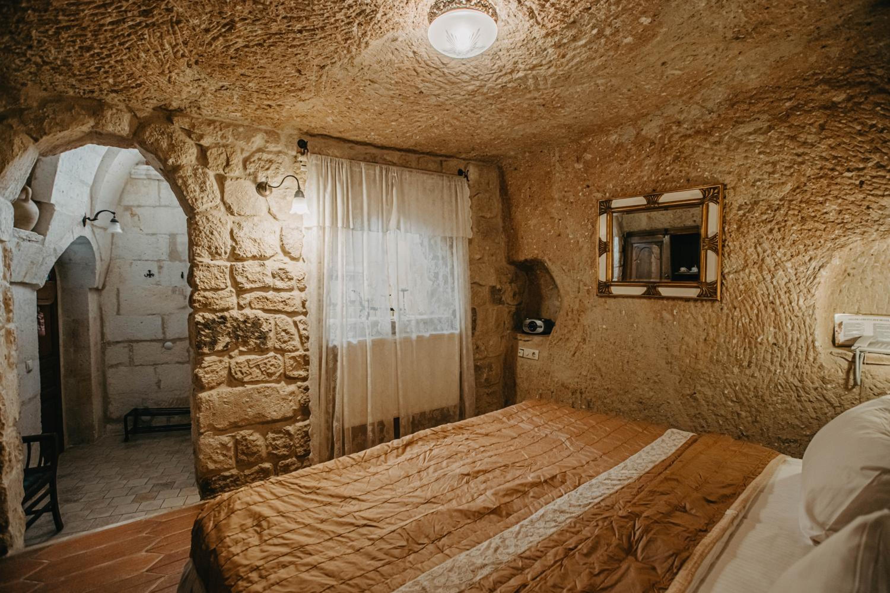 Deluxe Room - Photo 13