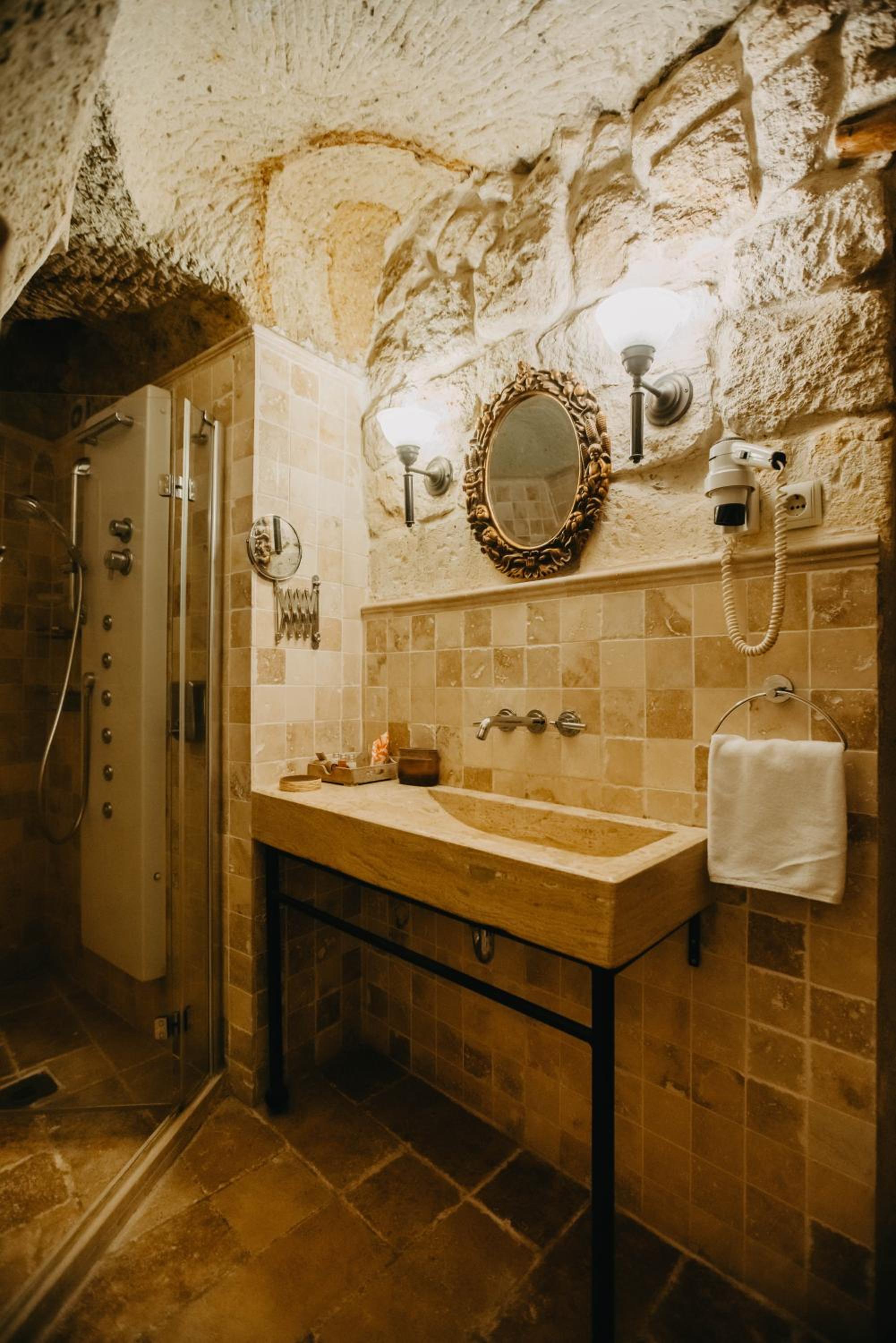 Deluxe Room - Photo 22