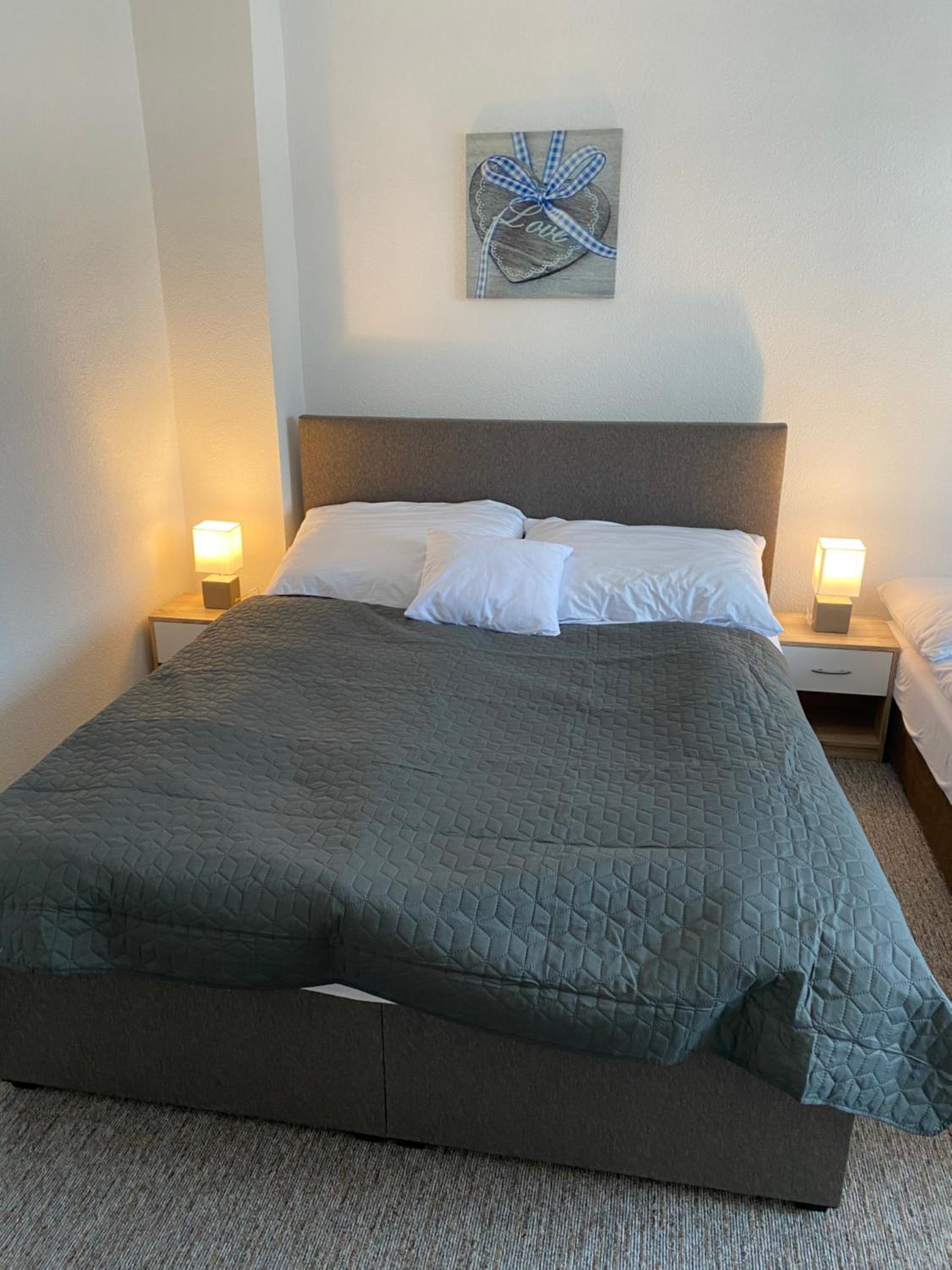 One-Bedroom Apartment - Photo 3