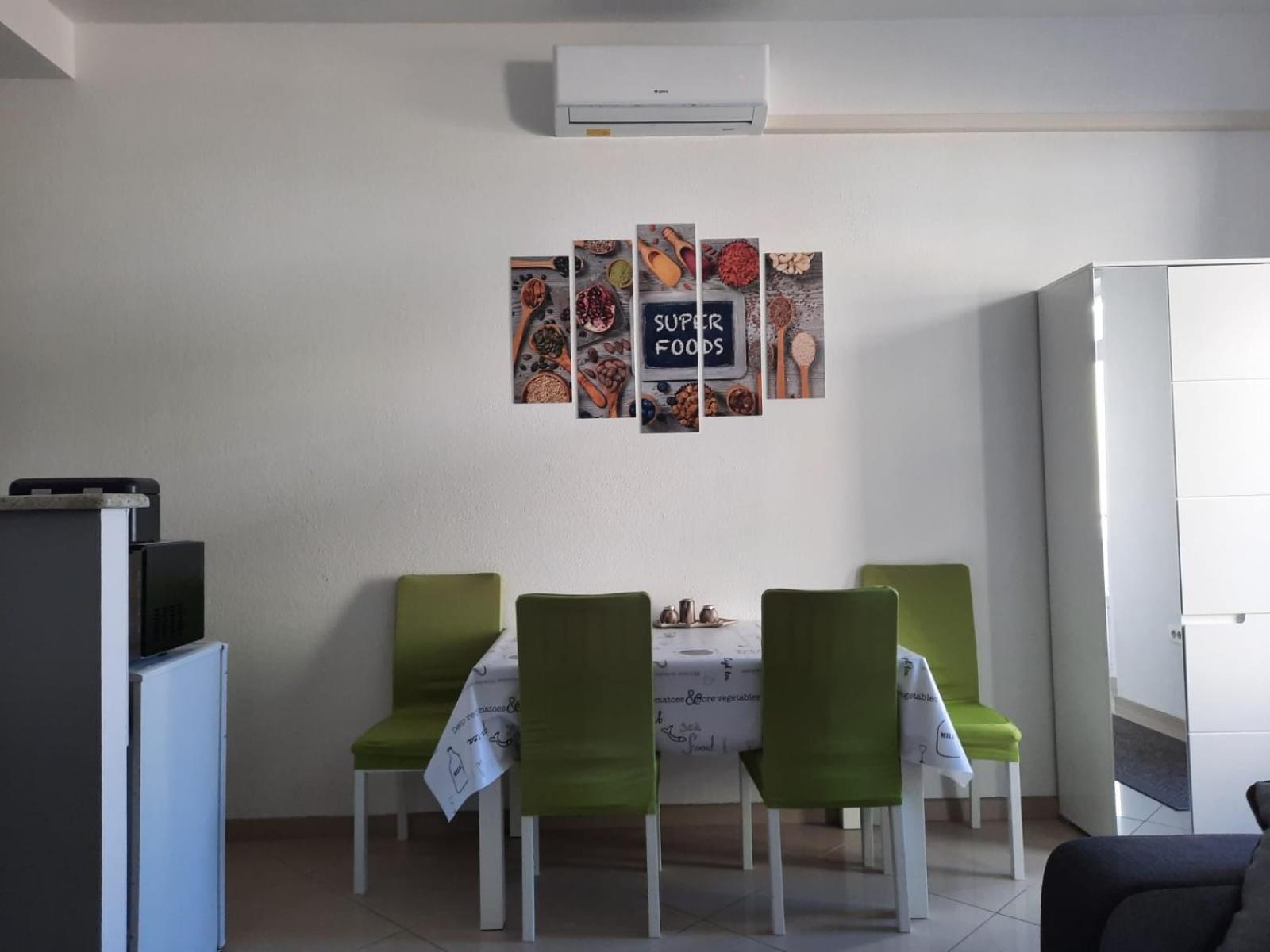 One-Bedroom Apartment photo 2