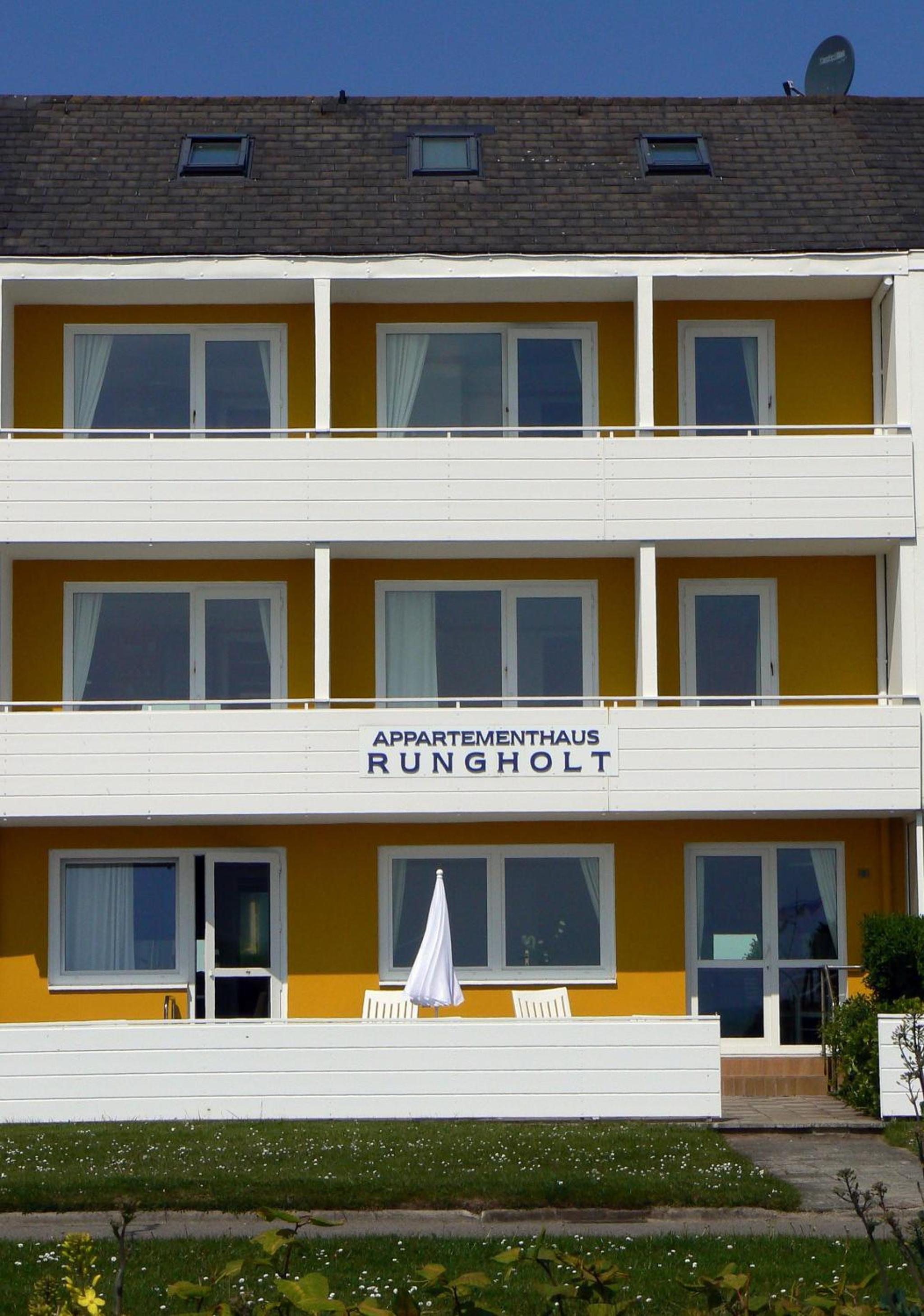 Small One-Bedroom Apartment with Terrace and Sea View
